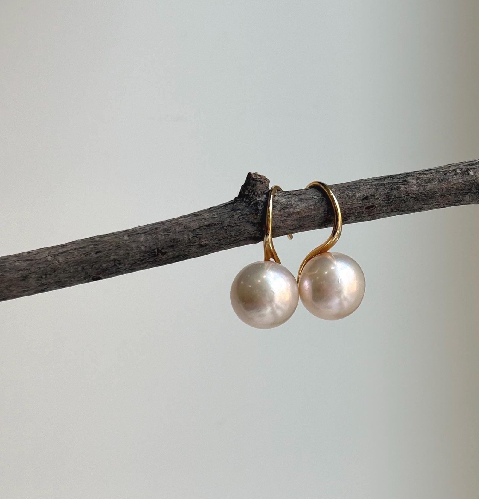 Elly’s 10.3mm Edison Light rose Pearls High-heel Earrings hooks: Extreme luster Mirrored, 1.9cm high, S925 silver Classic earrings hooks. high quality pearls earrings gift for her