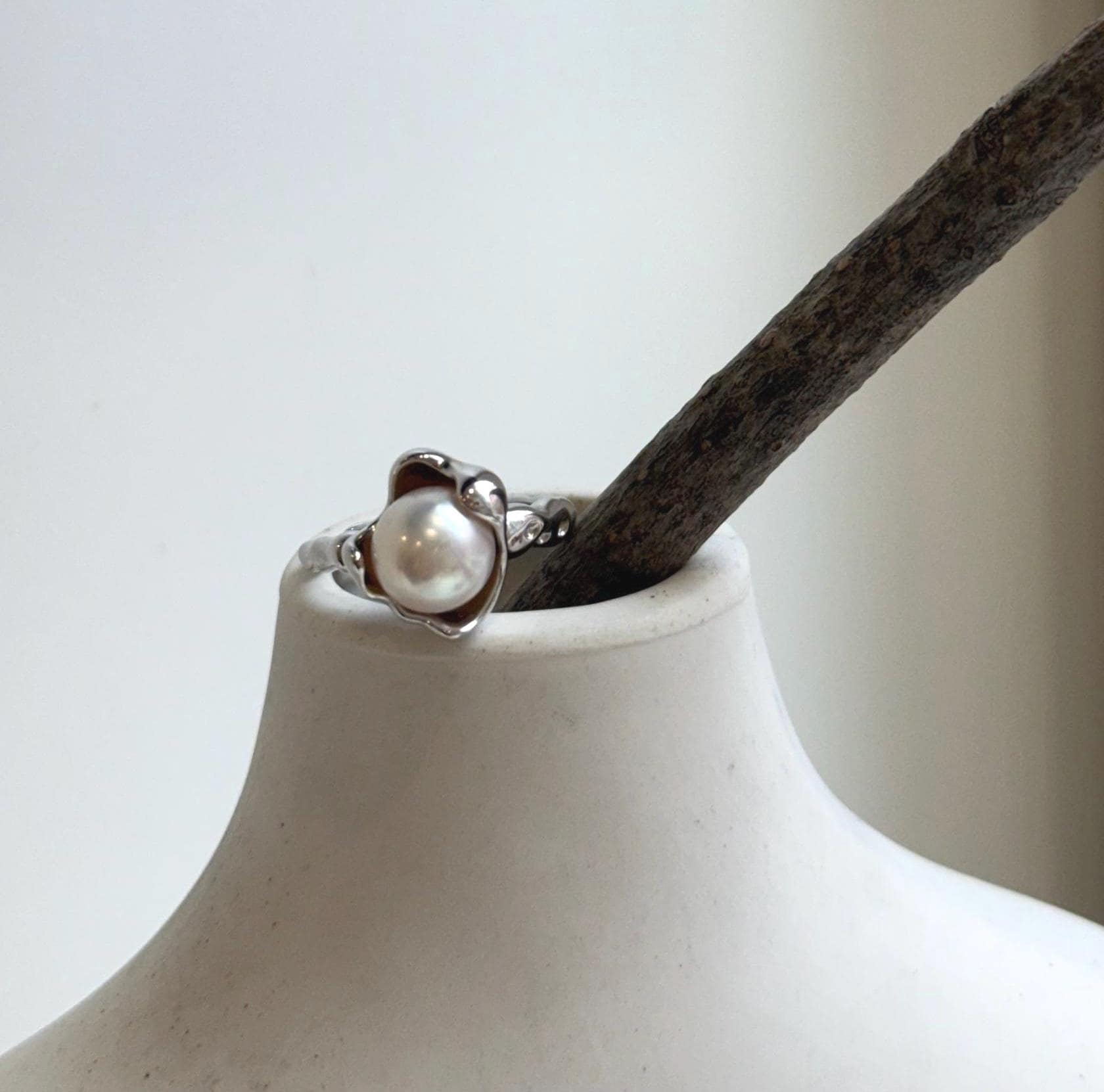 Elly’s 8.5mm Akoya off white ocean pearl Ring: Extreme luster mirrored, s925 silver adjustable ring. Pearl Jewelry Idea. Pearl Ring gift for her birthday