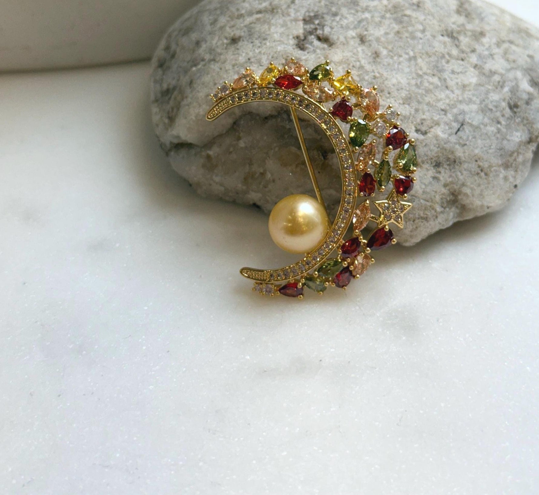 Elly’s South sea golden pearl Floral brooch pendant 2in1: Extreme luster mirrored, 11.3mm, 4x4.5cm.