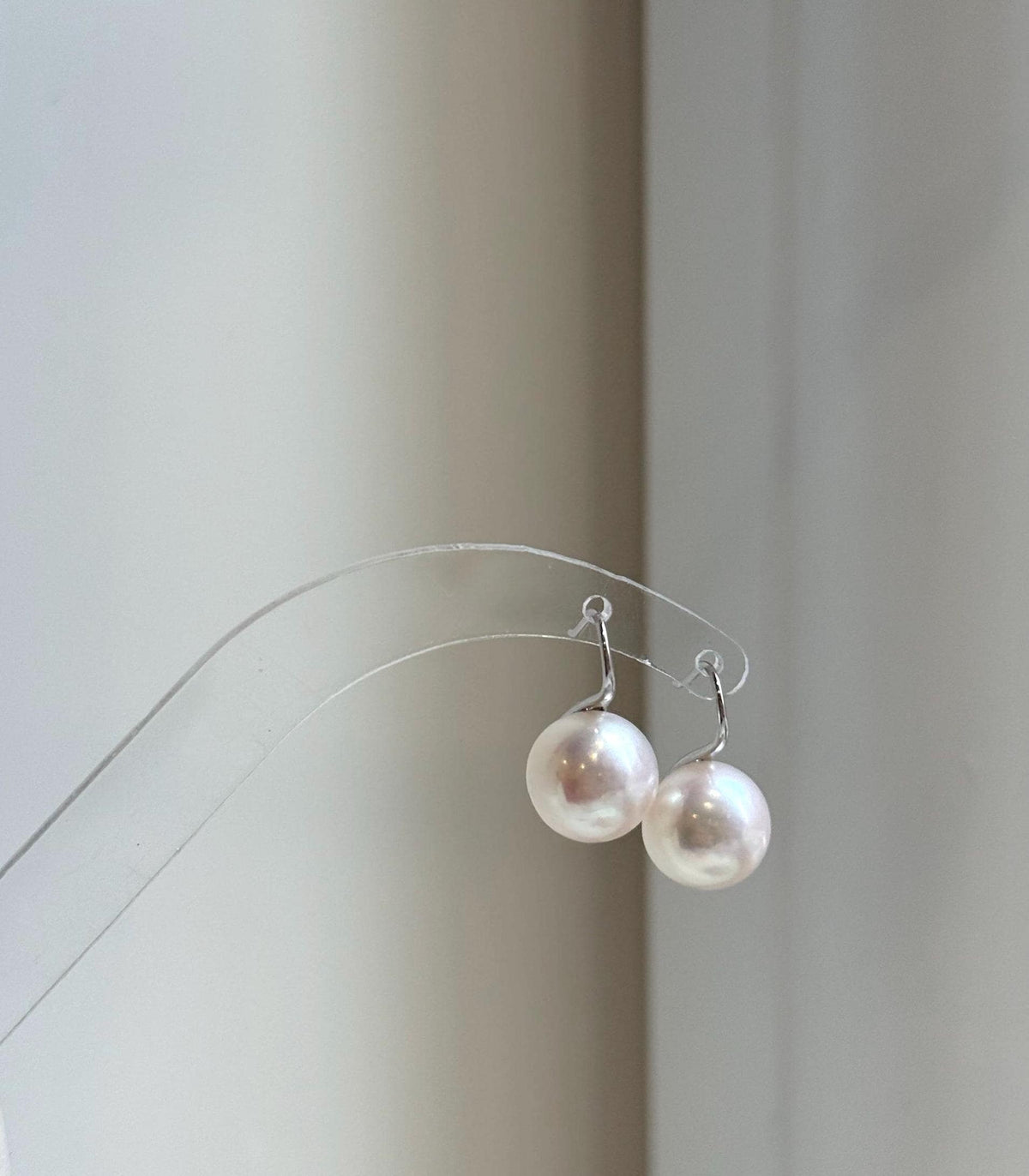 Elly’s 11.1mm Edison white Pearls pink hue Earrings Hooks: Extreme luster Mirrored, 1.8cm high, S925 silver minimalist earrings hooks.