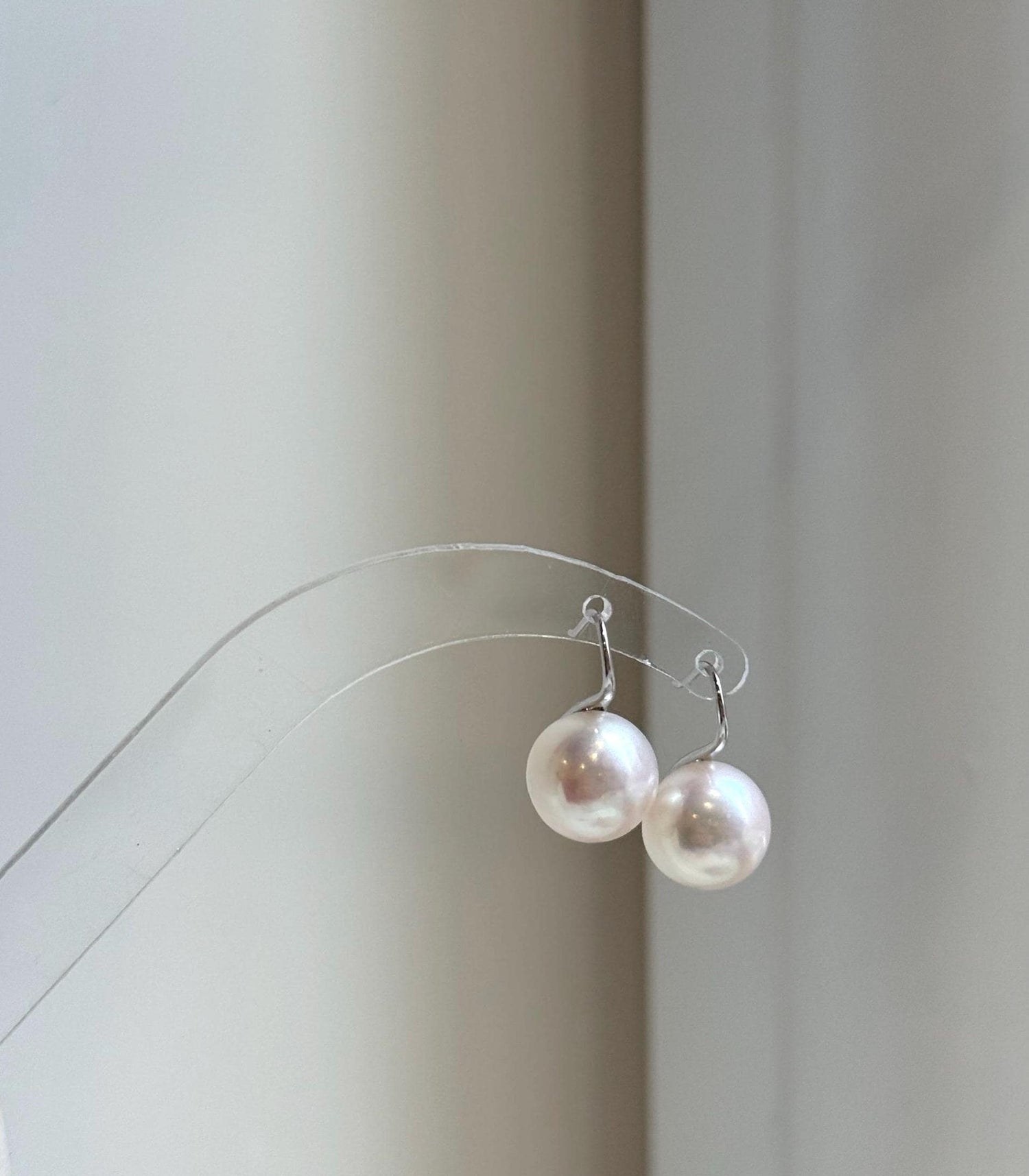 Elly’s 11.1mm Edison white Pearls pink hue Earrings Hooks: Extreme luster Mirrored, 1.8cm high, S925 silver minimalist earrings hooks.