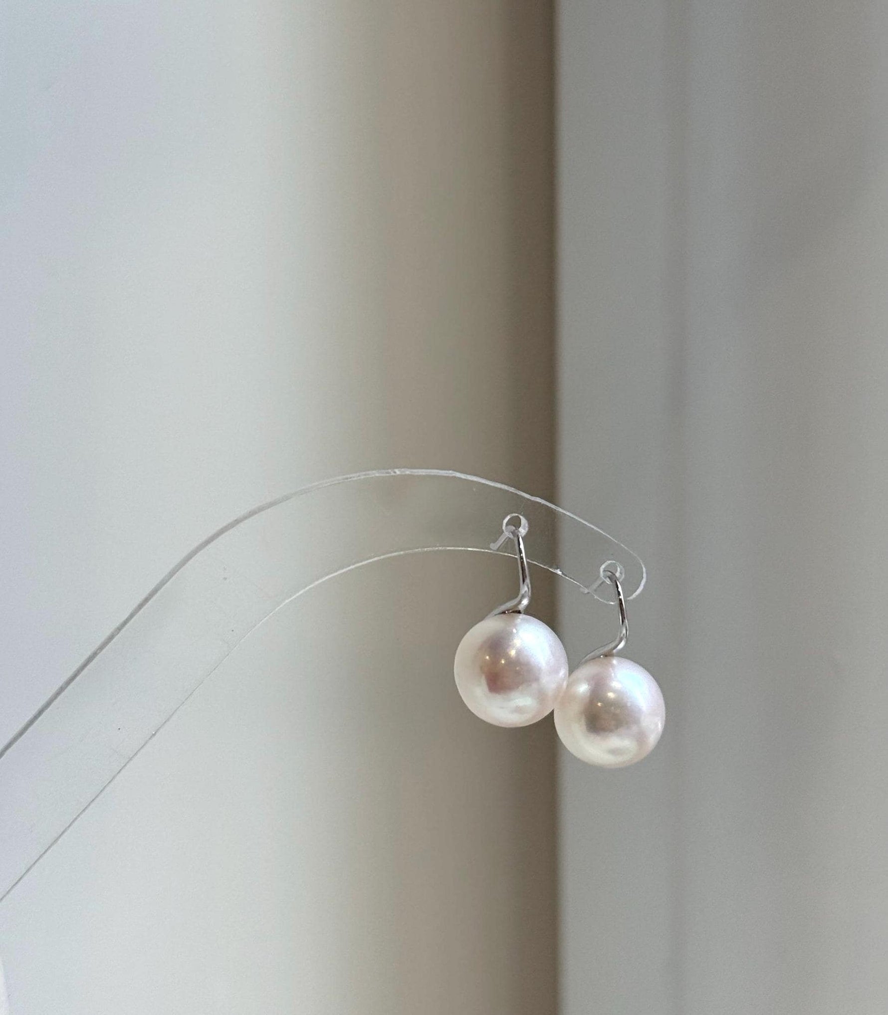 Elly’s 11.1mm Edison white Pearls pink hue Earrings Hooks: Extreme luster Mirrored, 1.8cm high, S925 silver minimalist earrings hooks.