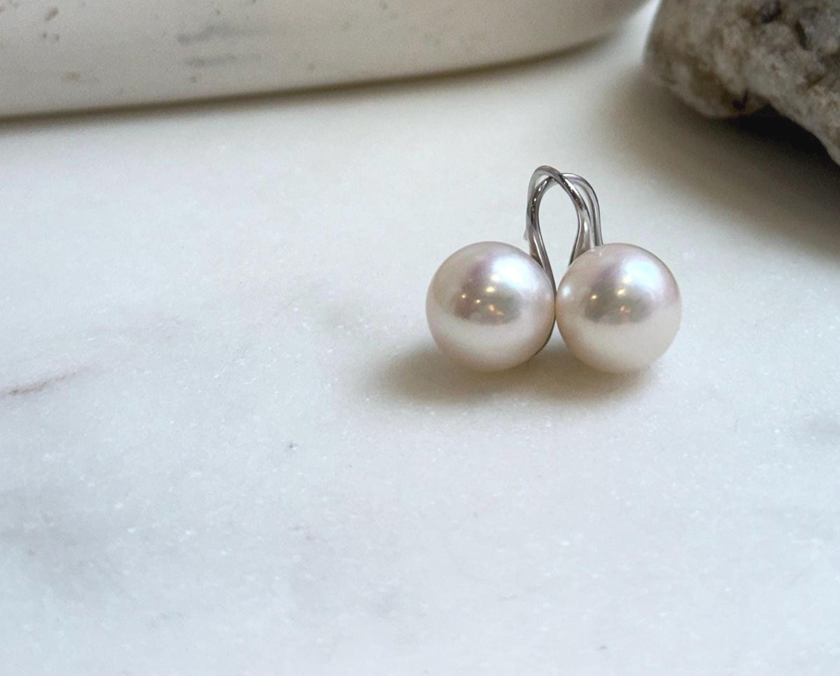 Elly’s 11.1mm Edison white Pearls pink hue Earrings Hooks: Extreme luster Mirrored, 1.8cm high, S925 silver minimalist earrings hooks.