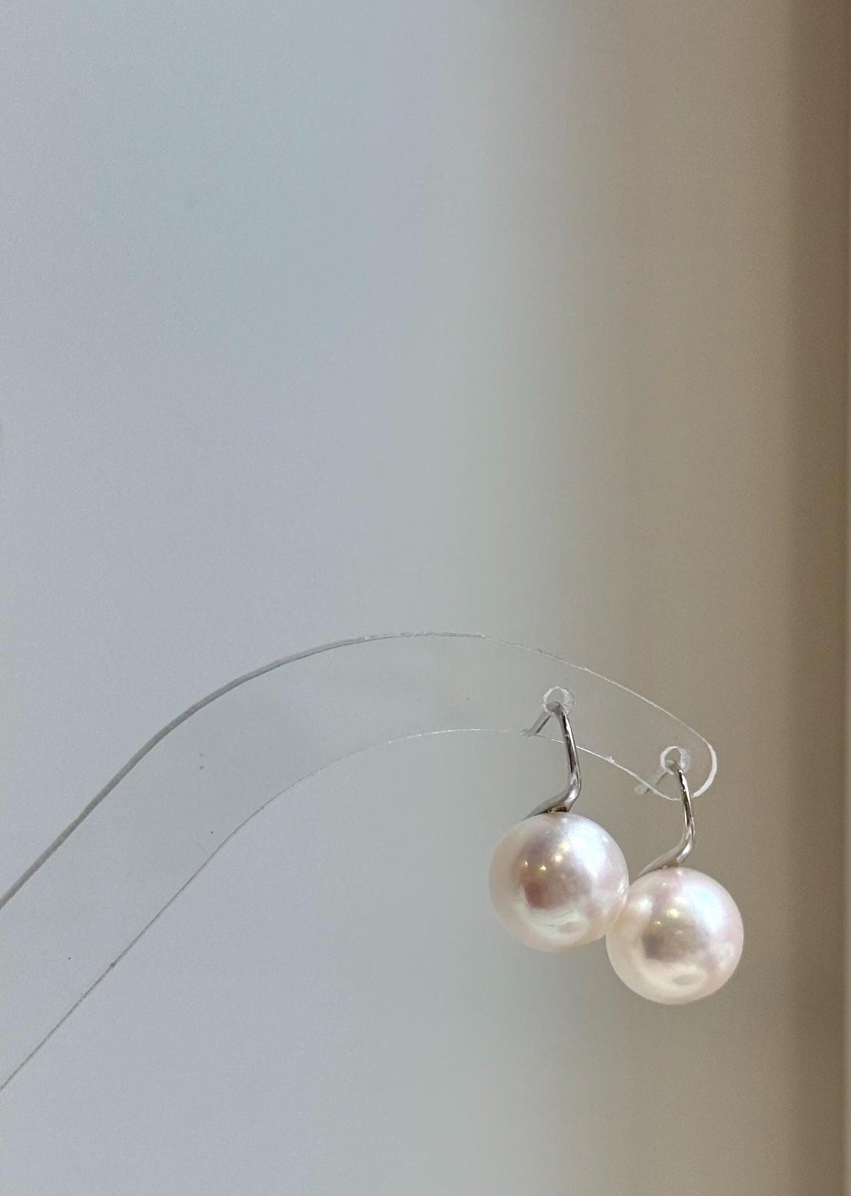 Elly’s 11.1mm Edison white Pearls pink hue Earrings Hooks: Extreme luster Mirrored, 1.8cm high, S925 silver minimalist earrings hooks.