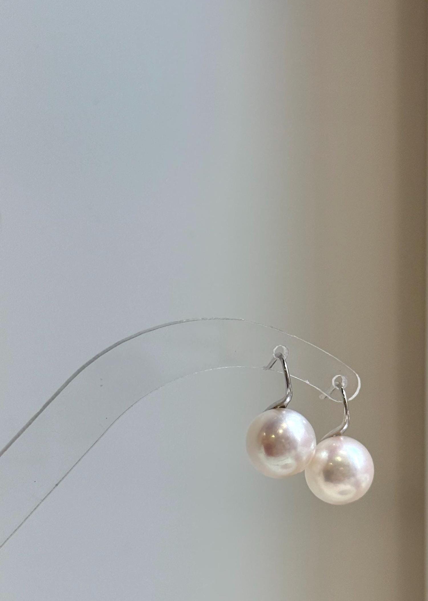 Elly’s 11.1mm Edison white Pearls pink hue Earrings Hooks: Extreme luster Mirrored, 1.8cm high, S925 silver minimalist earrings hooks.
