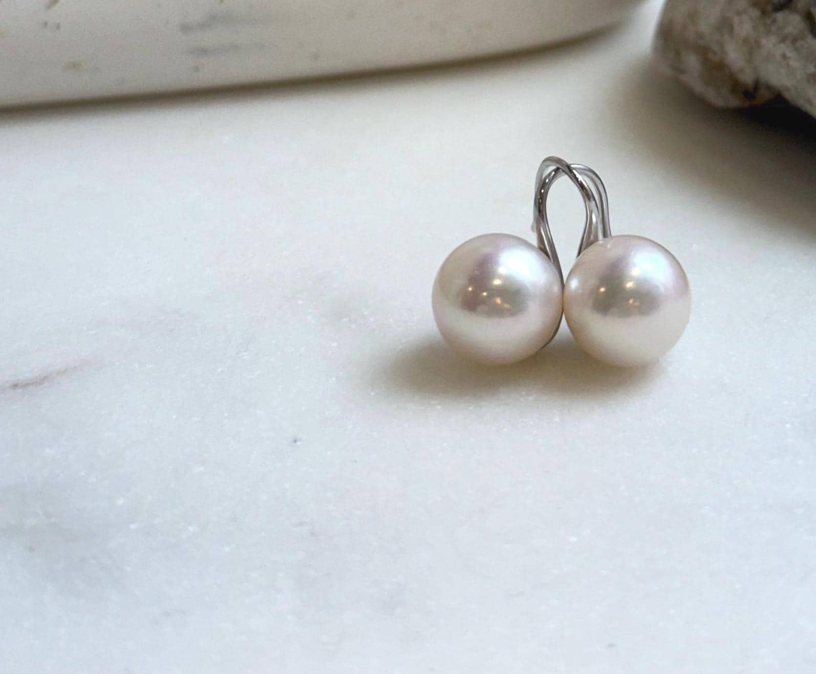 Elly’s 11.1mm Edison white Pearls pink hue Earrings Hooks: Extreme luster Mirrored, 1.8cm high, S925 silver minimalist earrings hooks.