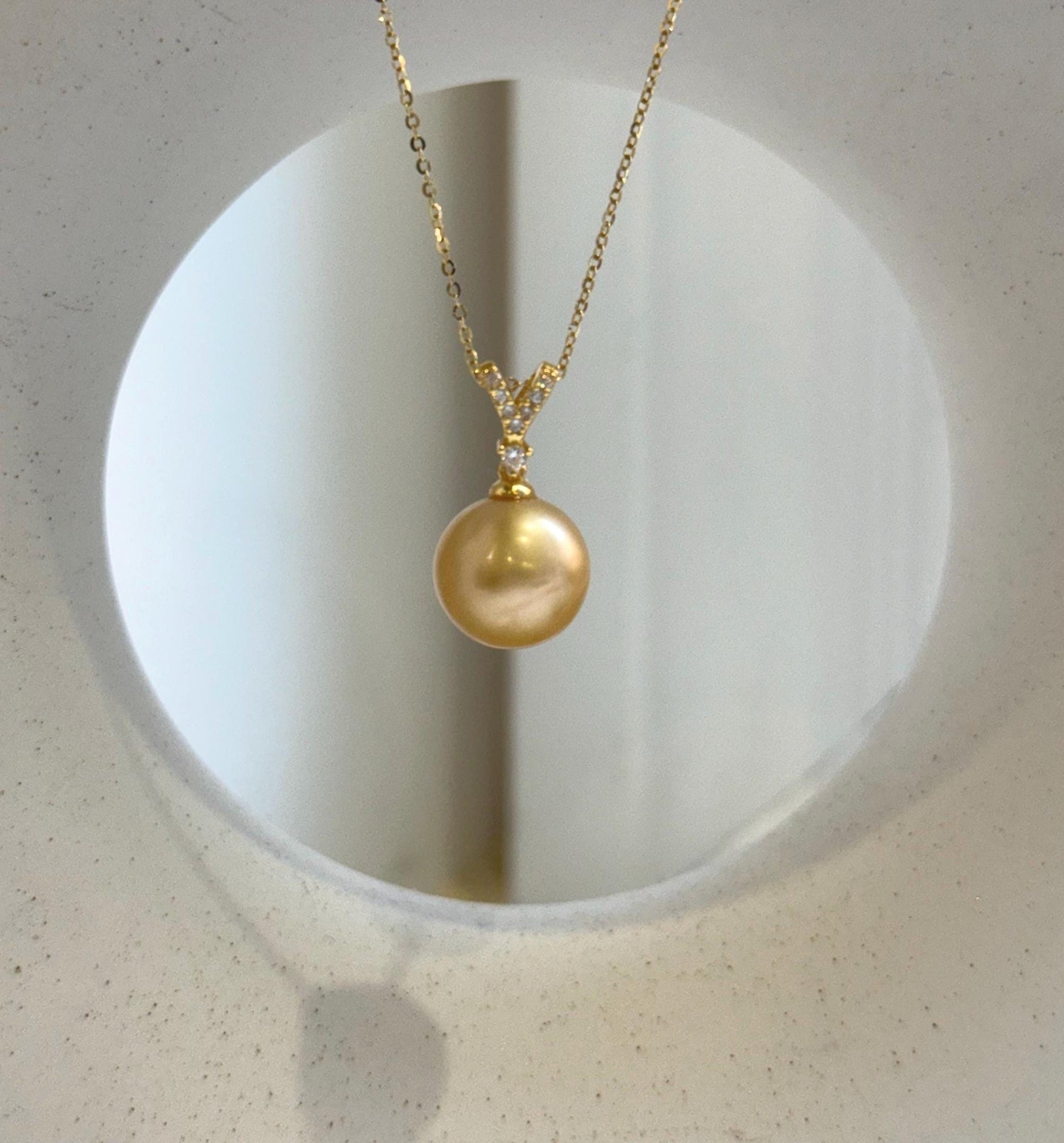 Elly’s 12.5mm Genius South sea deep Tea golden ocean pearl Pendant: Extreme luster, 2.2cm high, s925 silver minimalist cool pendant. high quality golden ocean pearl pendant for her daily office wear