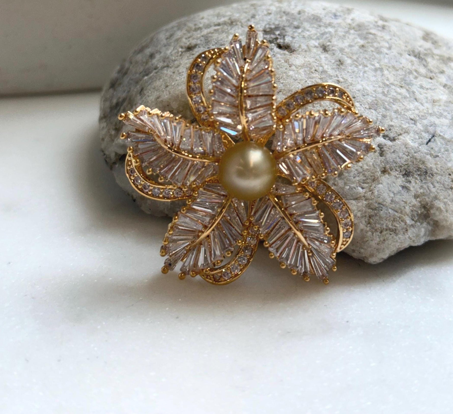 Elly’s South sea ultra gold pearl Floral brooch pendant 2in1: Extreme luster mirrored, 10.2mm, 4.5cm dia.gift for her daily brooch