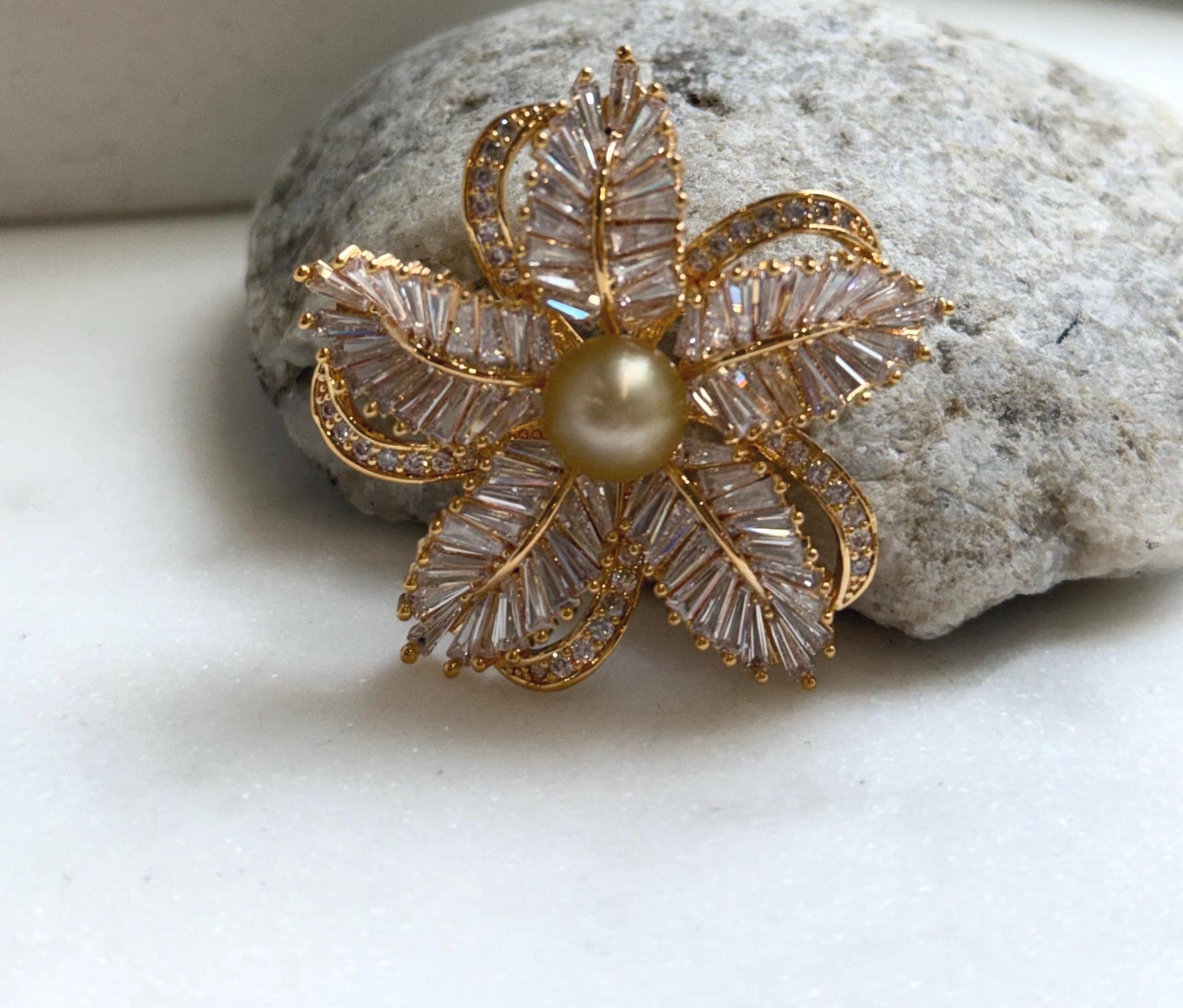 Elly’s South sea ultra gold pearl Floral brooch pendant 2in1: Extreme luster mirrored, 10.2mm, 4.5cm dia.gift for her daily brooch