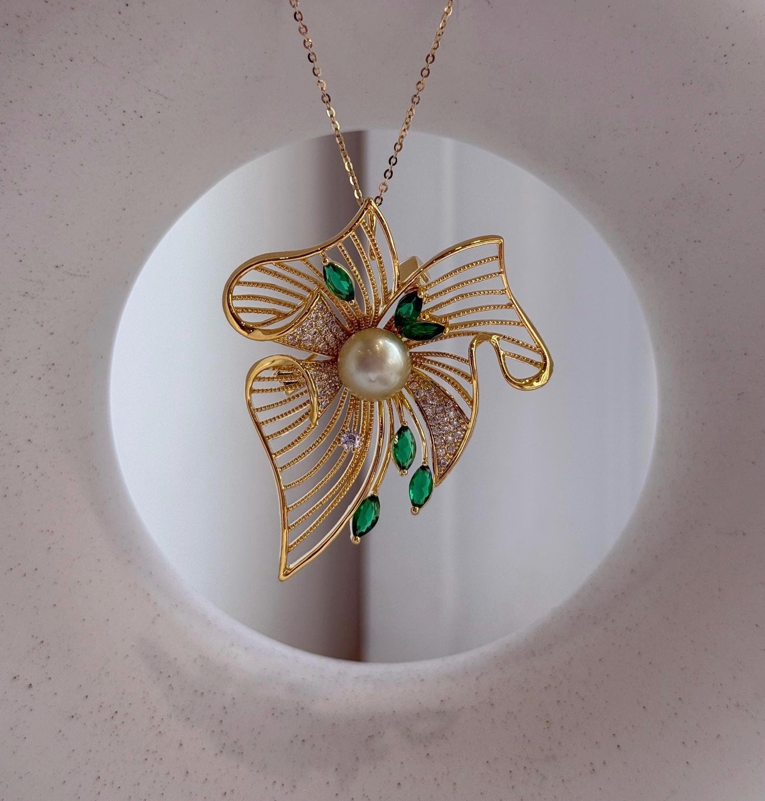 Elly’s Genius South sea light gold ocean pearl Floral brooch pendant 2in1: Extreme luster mirrored, 9.3mm, 5x4cm. high quality brooch for her daily office wear