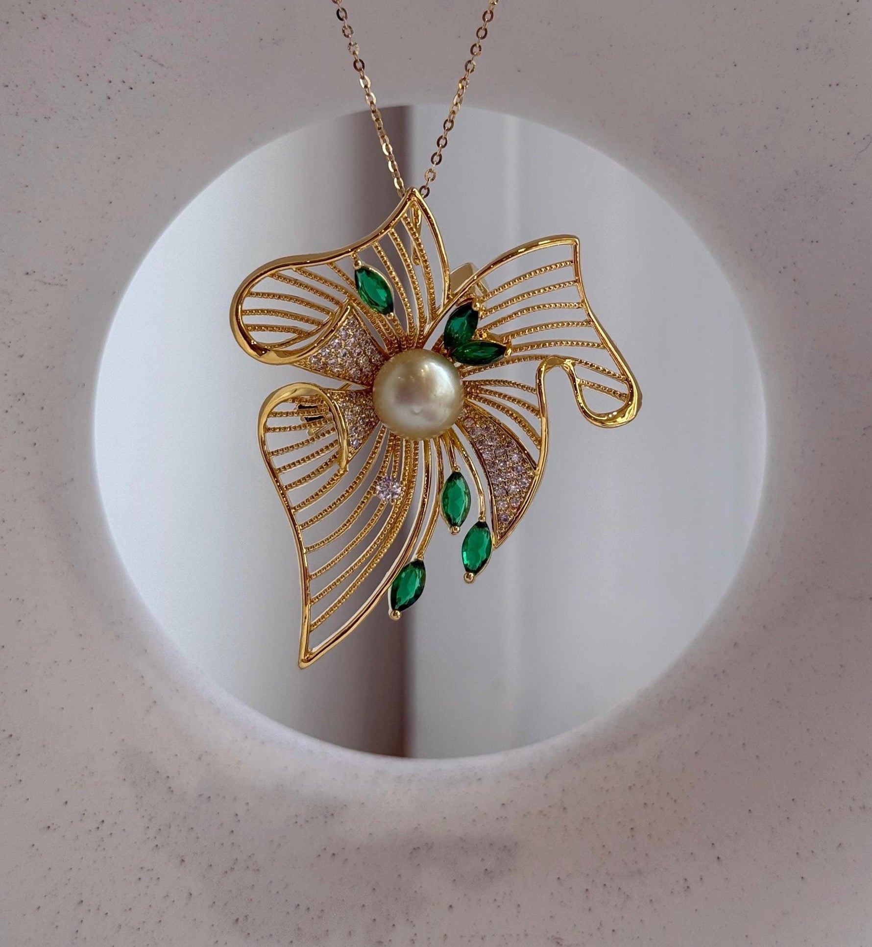 Elly’s Genius South sea light gold ocean pearl Floral brooch pendant 2in1: Extreme luster mirrored, 9.3mm, 5x4cm. high quality brooch for her daily office wear