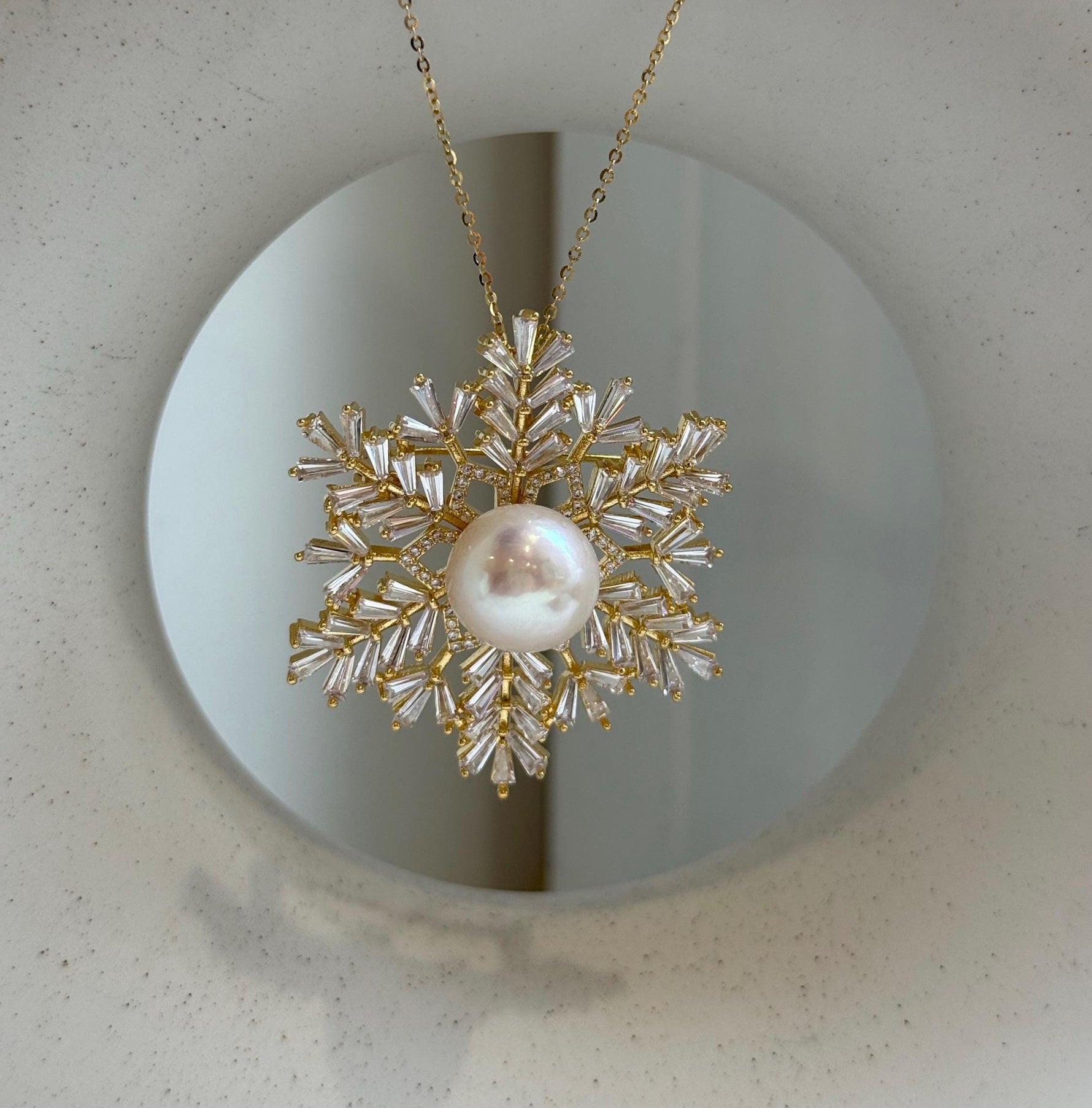 Elly’s 13mm Edison white pearl Snowflake brooch pendant 2in1: Extreme luster mirrored, 4.5cm dia. high quality white pearl brooch for her
