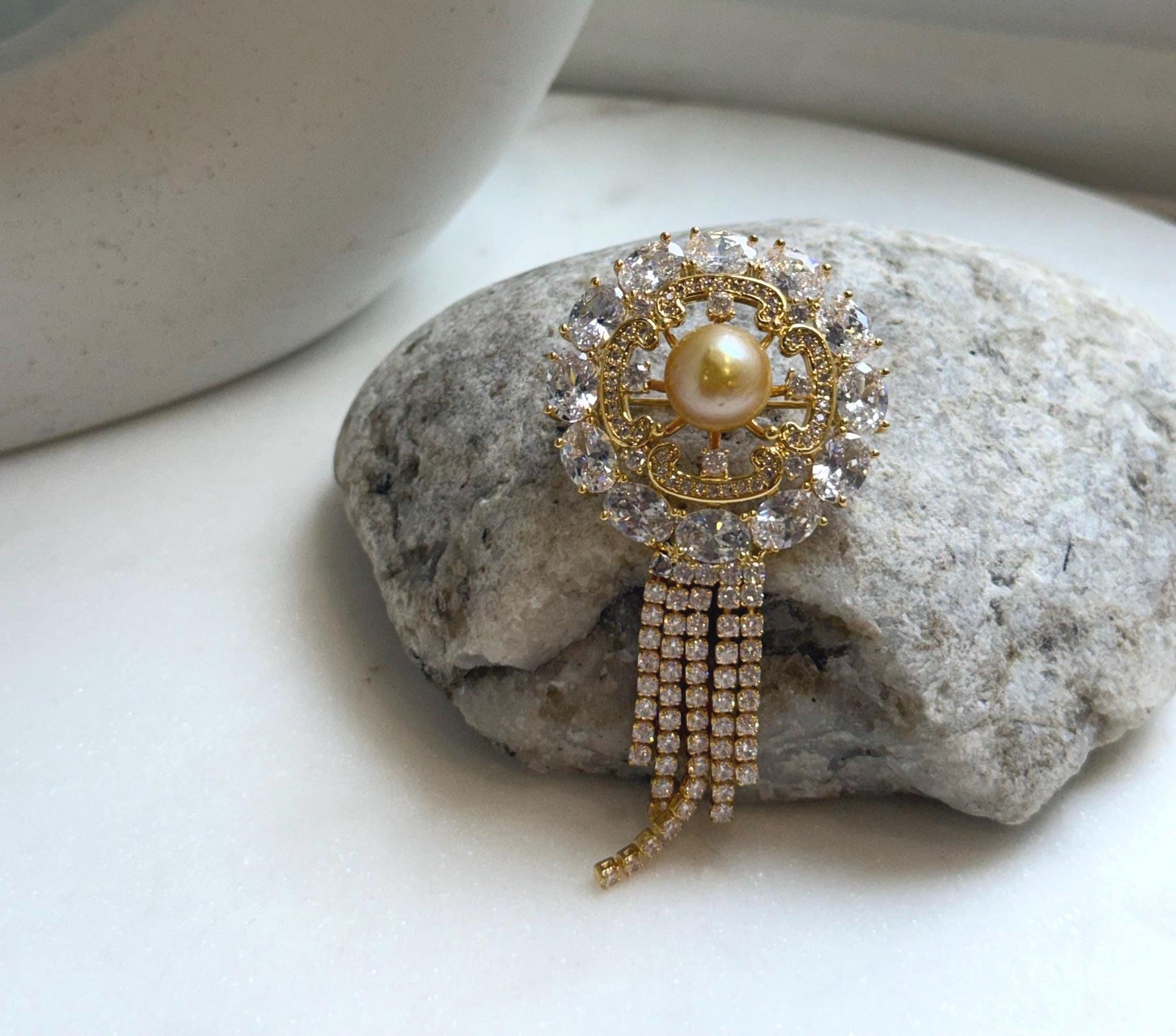 Elly’s Genius South sea ultra gold ocean pearl Floral brooch pendant 2in1: Extreme luster mirrored, 10.3mm, 3.5x7cm.
