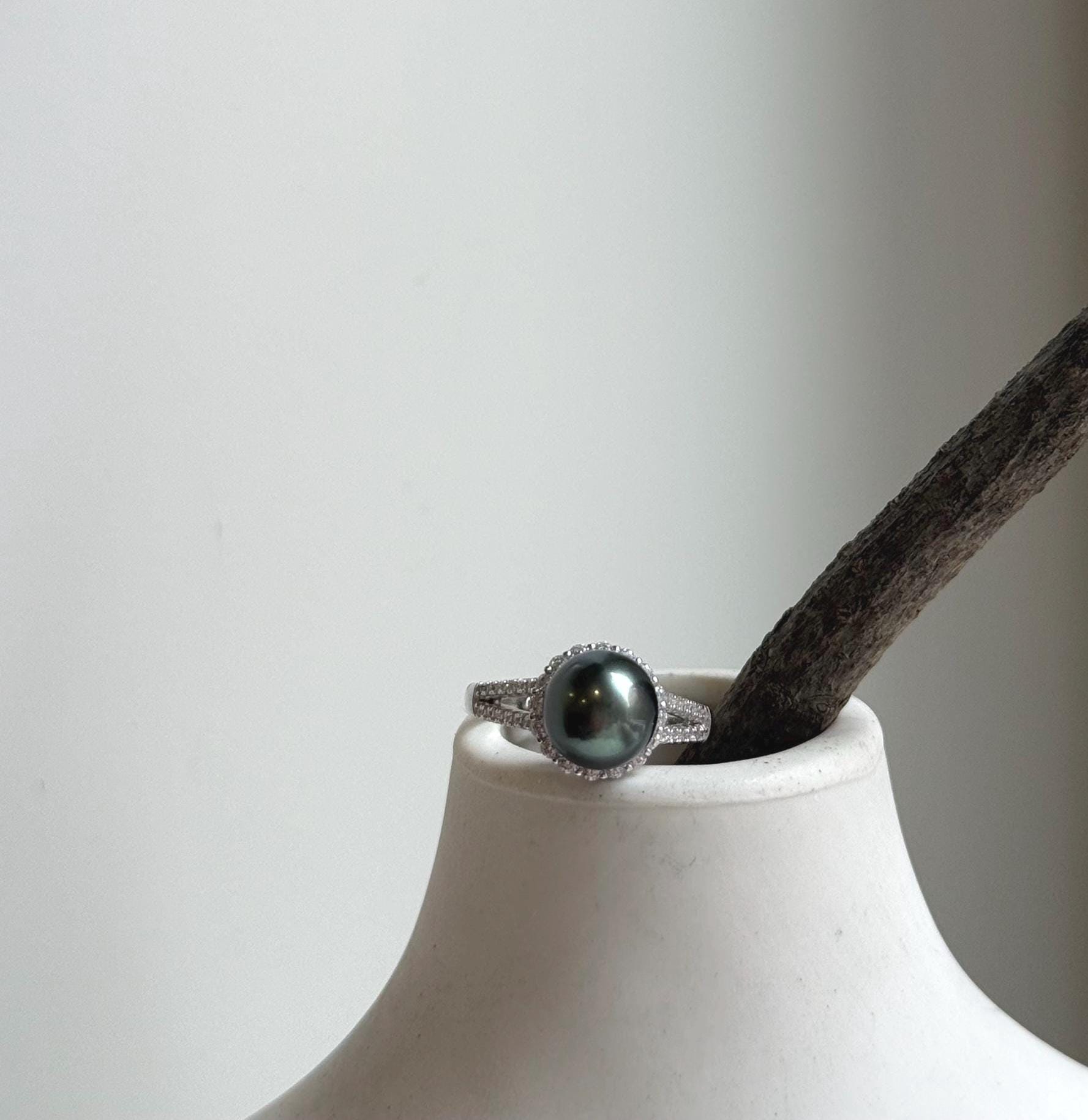 Elly’s 8.9mm Tahitian Peacock green ocean Pearl Ring: Extreme luster mirrored, S925 silver adjustable Ring.Pearl Jewelry Idea, daily office black pearl ring