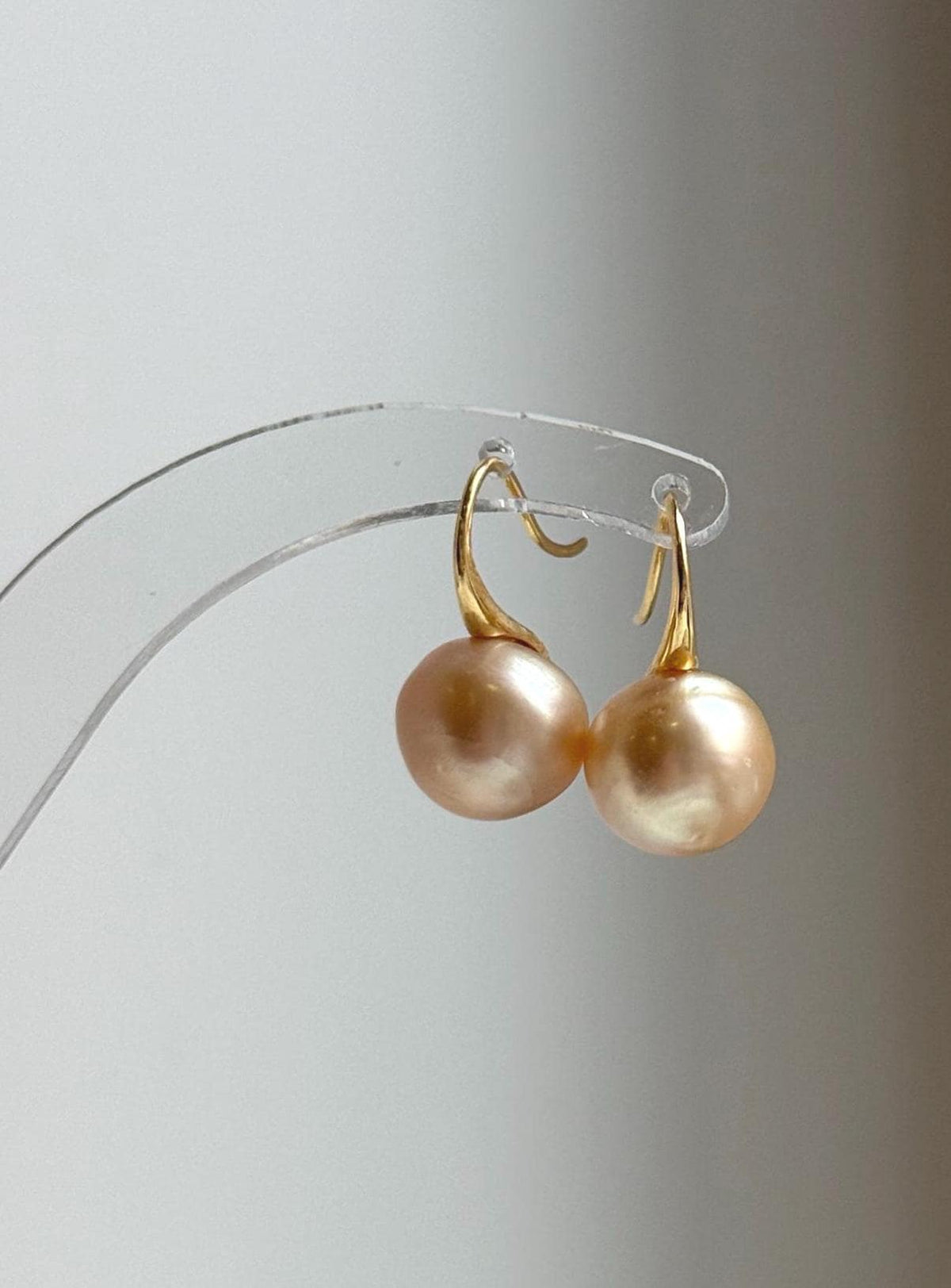 Elly’s 11.9mm Genius South sea golden ocean Pearls High-heel Earrings hooks: Extreme luster, 2.2cm high, S925 silver cool earrings.