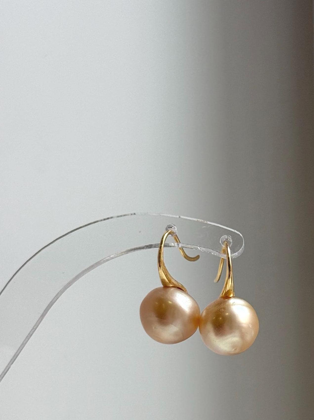 Elly’s 11.9mm Genius South sea golden ocean Pearls High-heel Earrings hooks: Extreme luster, 2.2cm high, S925 silver cool earrings.
