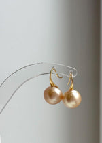 Elly’s 11.9mm Genius South sea golden ocean Pearls High-heel Earrings hooks: Extreme luster, 2.2cm high, S925 silver cool earrings.