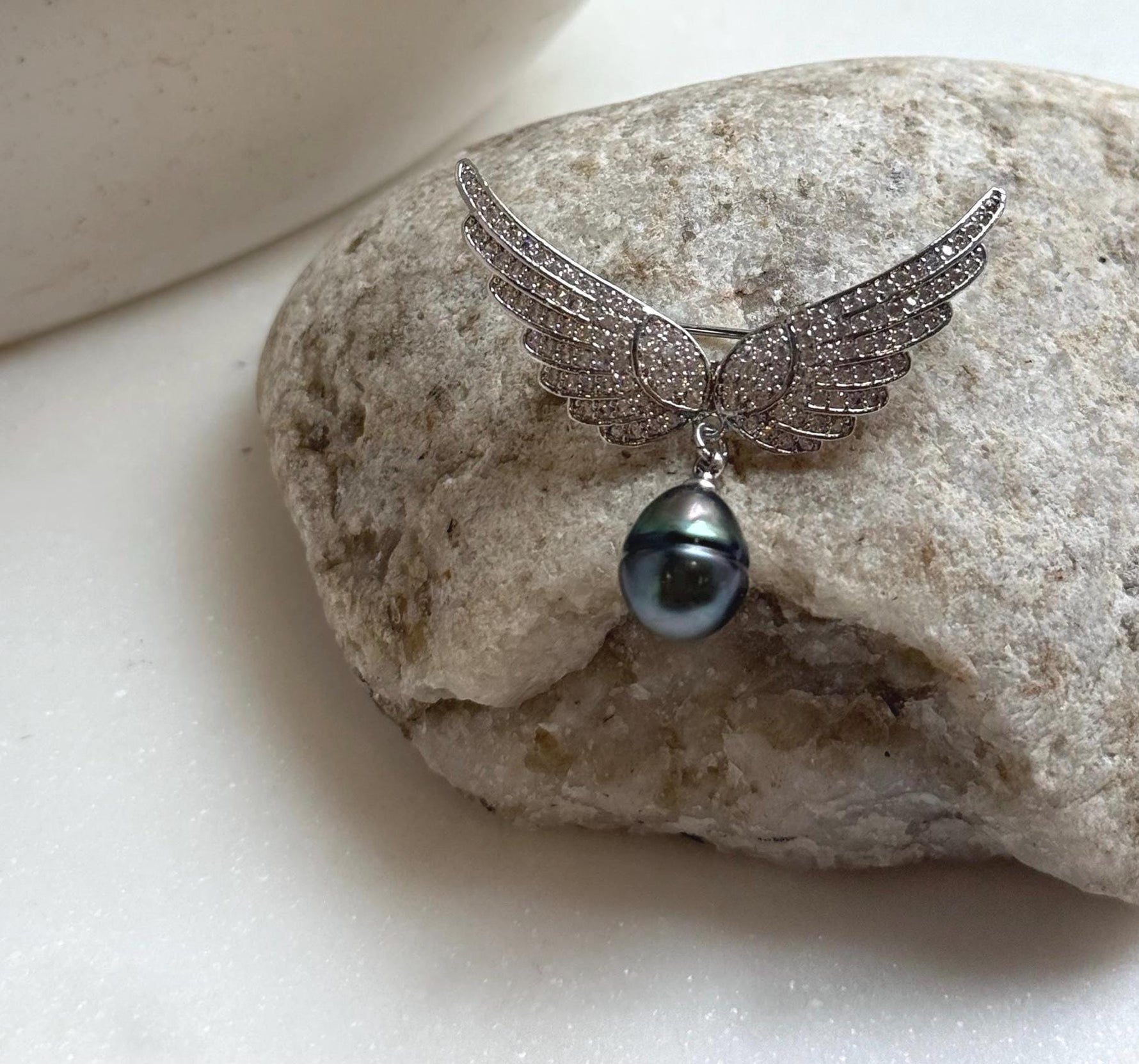 Elly’s Tahitian peacock green Ocean Pearl Vintage Brooch pendant 2in1: Extreme luster mirrored, 9.2mm, 4x3.7cm, gift for her birthday