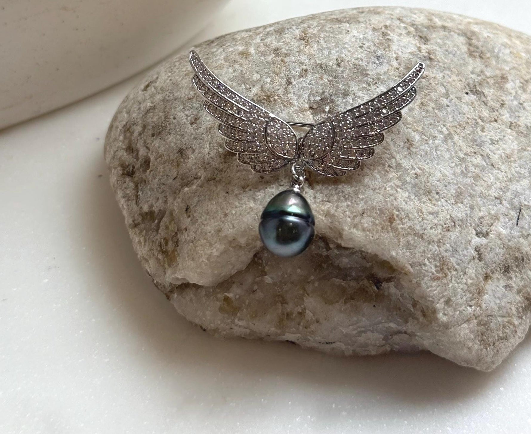 Elly’s Tahitian peacock green Ocean Pearl Vintage Brooch pendant 2in1: Extreme luster mirrored, 9.2mm, 4x3.7cm, gift for her birthday