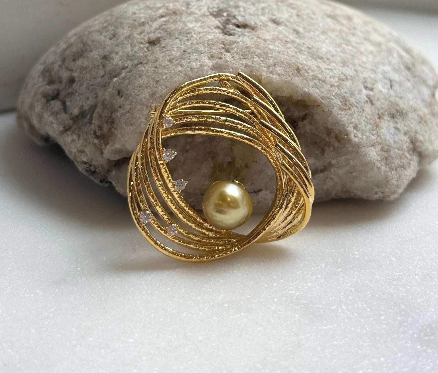 South sea golden pearl Vintage brooch pendant 2in1: Extreme strong luster mirrored, 8.8x9.3mm, 3.5cm, brooch gift for her