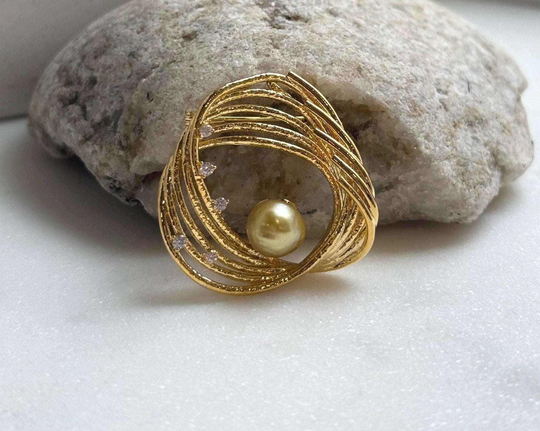 South sea golden pearl Vintage brooch pendant 2in1: Extreme strong luster mirrored, 8.8x9.3mm, 3.5cm, brooch gift for her