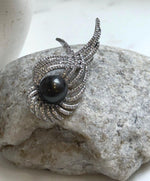 Elly’s 12.6mm Tahitian black Ocean Pearl Vintage Brooch pendant 2in1: Extreme luster mirrored, 2.7x6cm