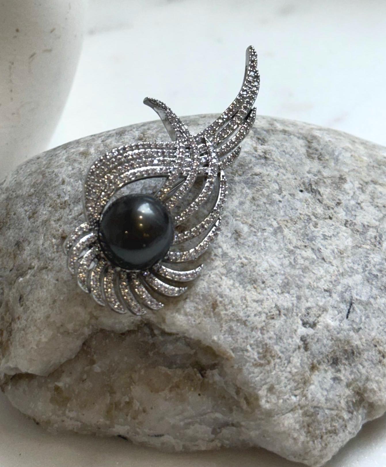 Elly’s 12.6mm Tahitian black Ocean Pearl Vintage Brooch pendant 2in1: Extreme luster mirrored, 2.7x6cm
