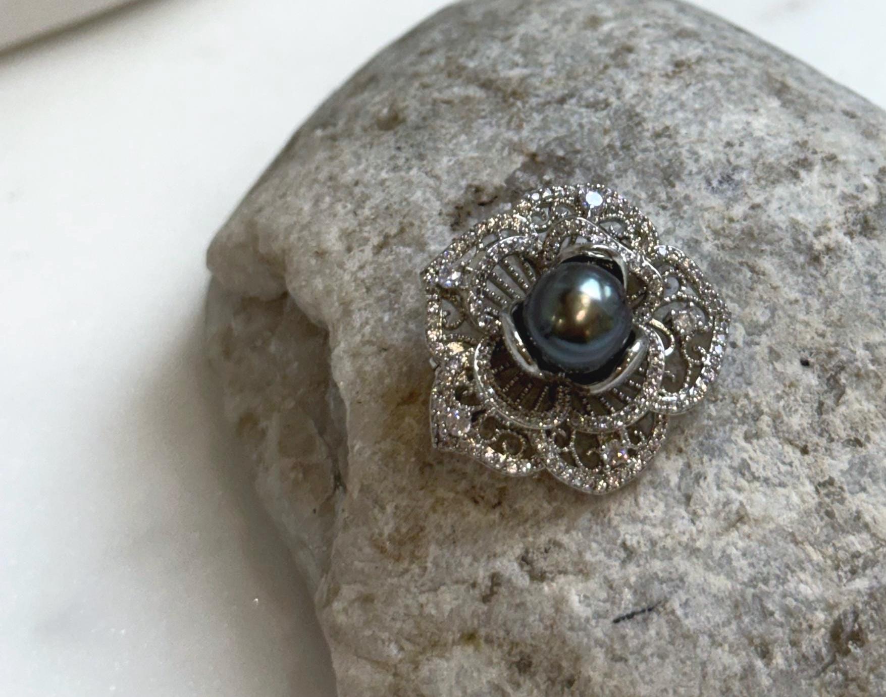 Elly’s 8.8mm Tahitian Hunter Ocean Pearl Floral Brooch: Extreme luster mirrored, 2.6cm dia. gift for her party