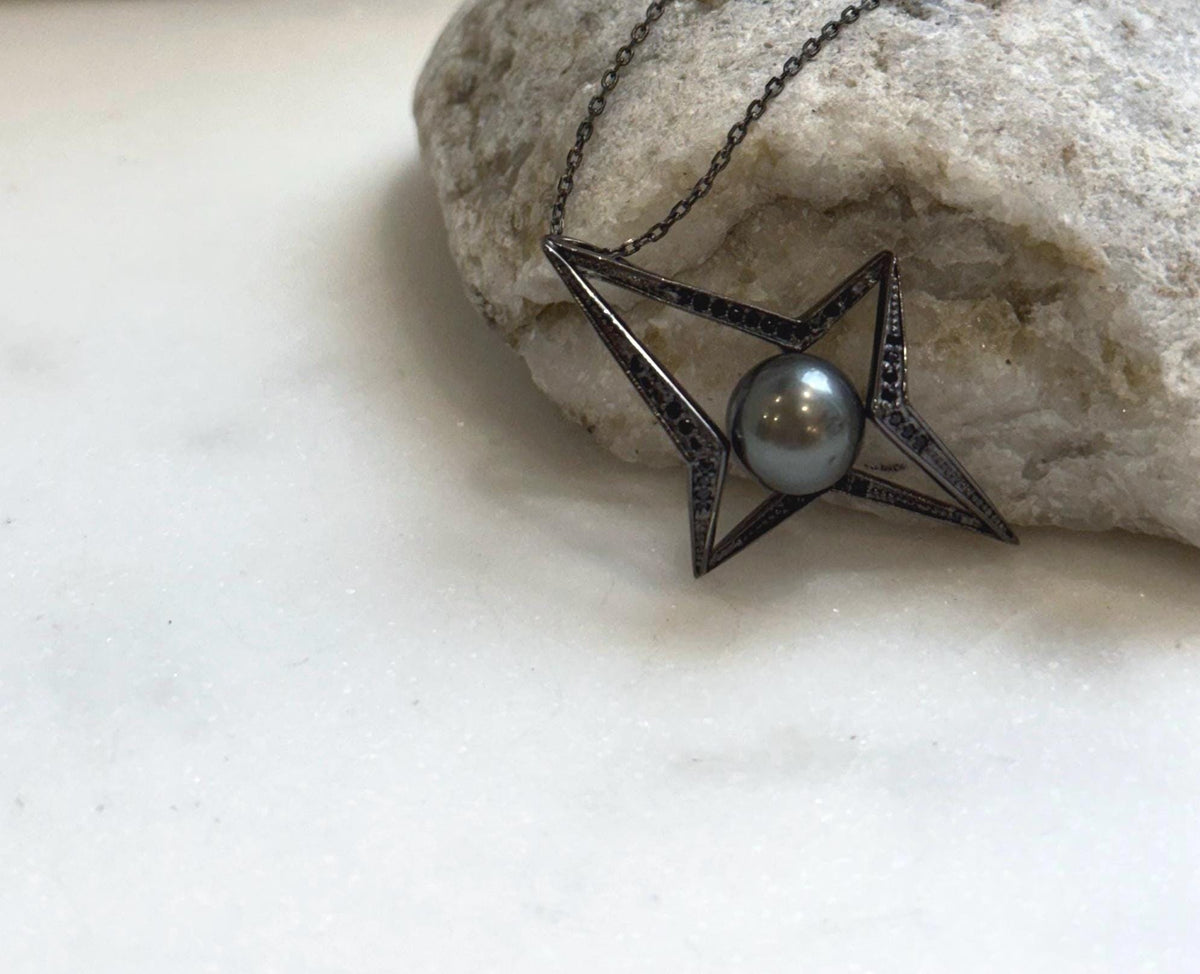 Elly’s 9.5mm Tahitian black ocean pearl Star pendant: Extreme luster mirrored, 2.6x3.8cm, S925 silver cool pendant chain set.
