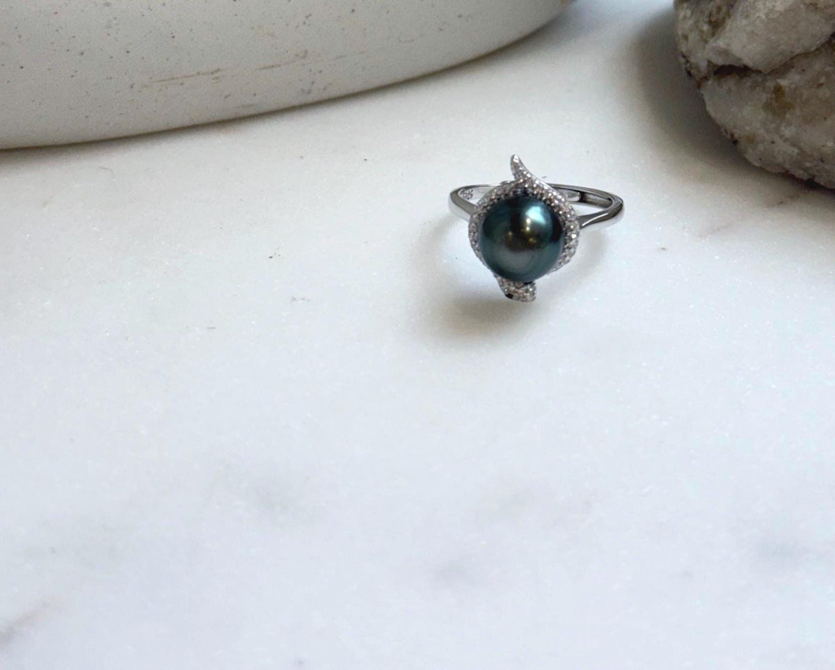 Elly’s 9.2mm Tahitian Peacock green ocean Pearl Ring: Extreme luster mirrored, S925 silver adjustable Ring. Pearl Jewelry Idea.