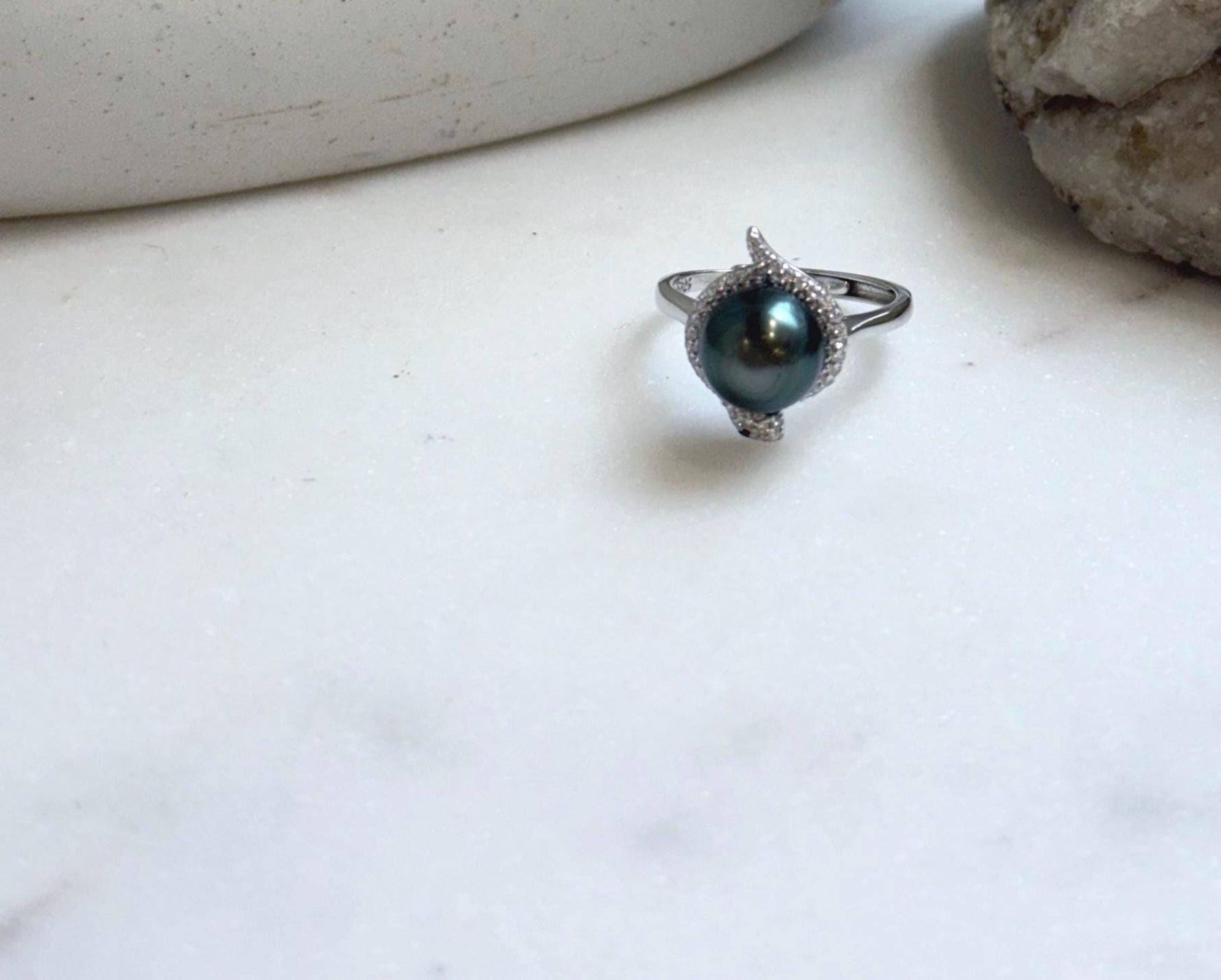 Elly’s 9.2mm Tahitian Peacock green ocean Pearl Ring: Extreme luster mirrored, S925 silver adjustable Ring. Pearl Jewelry Idea.