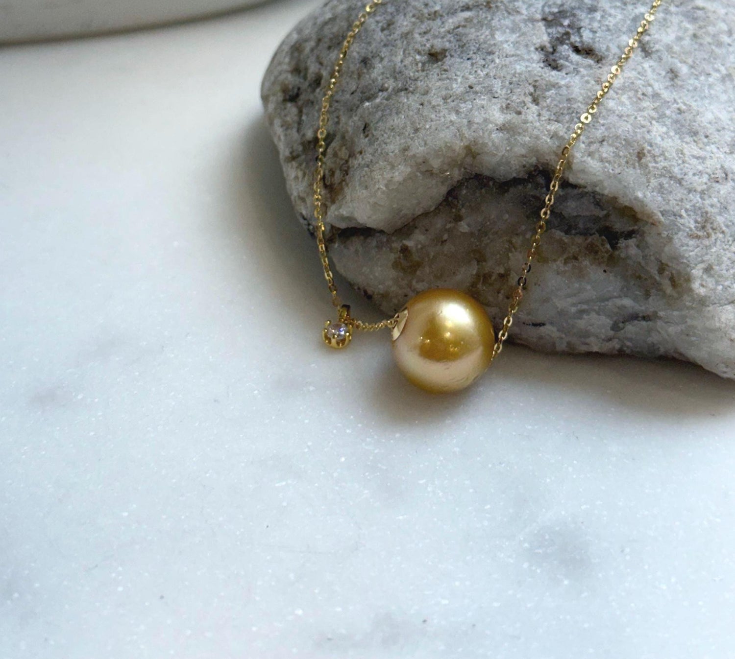 Elly’s Au750 18k Gold 12.8mm South sea deep gold ocean Pearl Floating pendant:Extreme luster mirrored, silver chain.