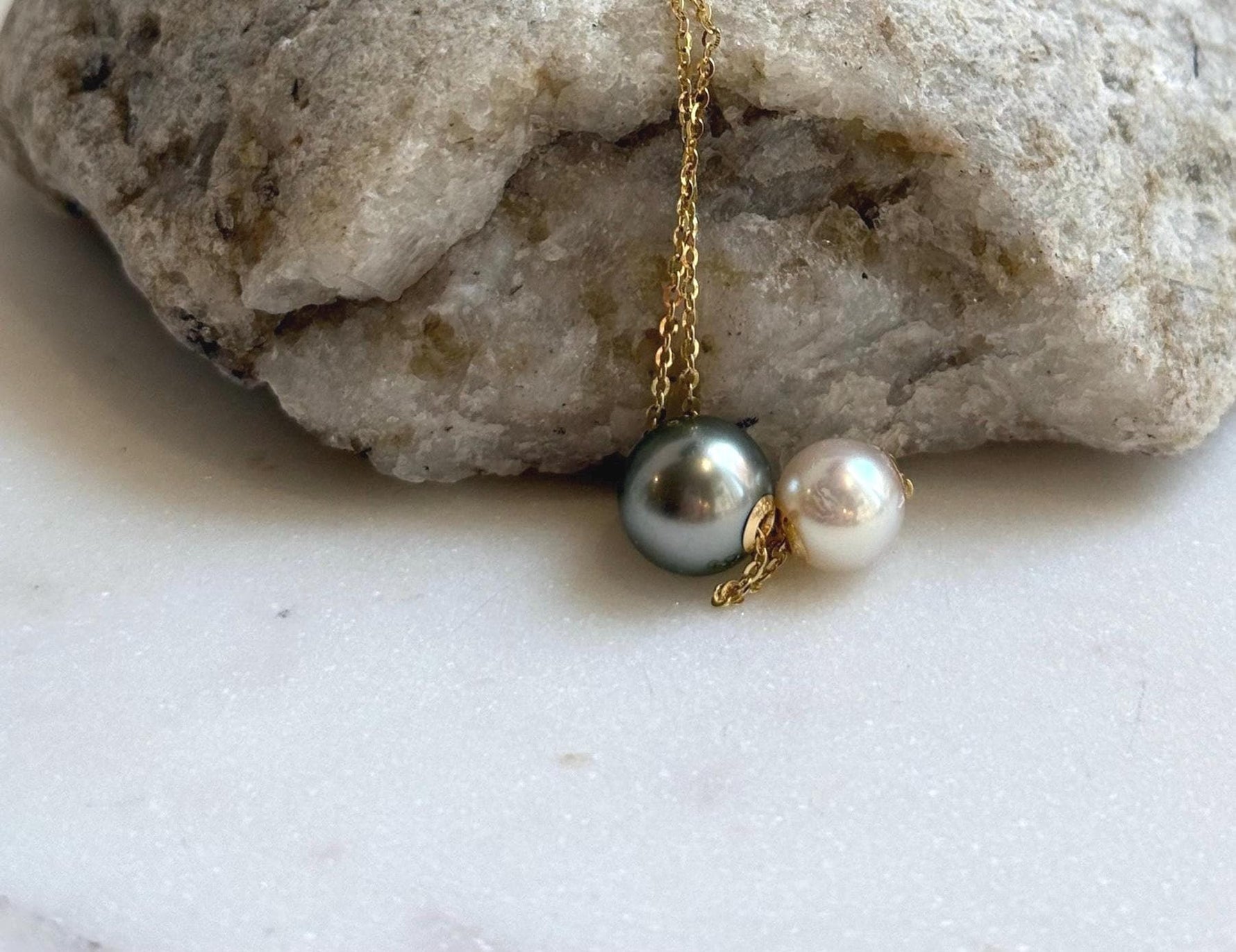 Elly’s Double Au750 18k Gold 7.7-9.2mm Akoya Tahitian Ocean Pearls Floating pendants:Extreme luster mirrored. gift for her