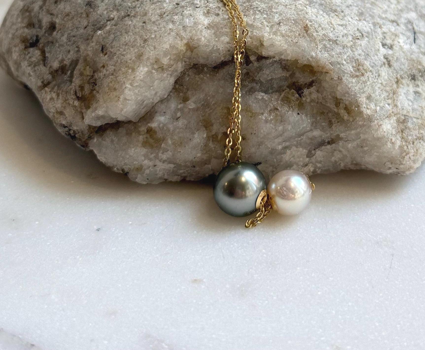 Elly’s Double Au750 18k Gold 7.7-9.2mm Akoya Tahitian Ocean Pearls Floating pendants:Extreme luster mirrored. gift for her holiday