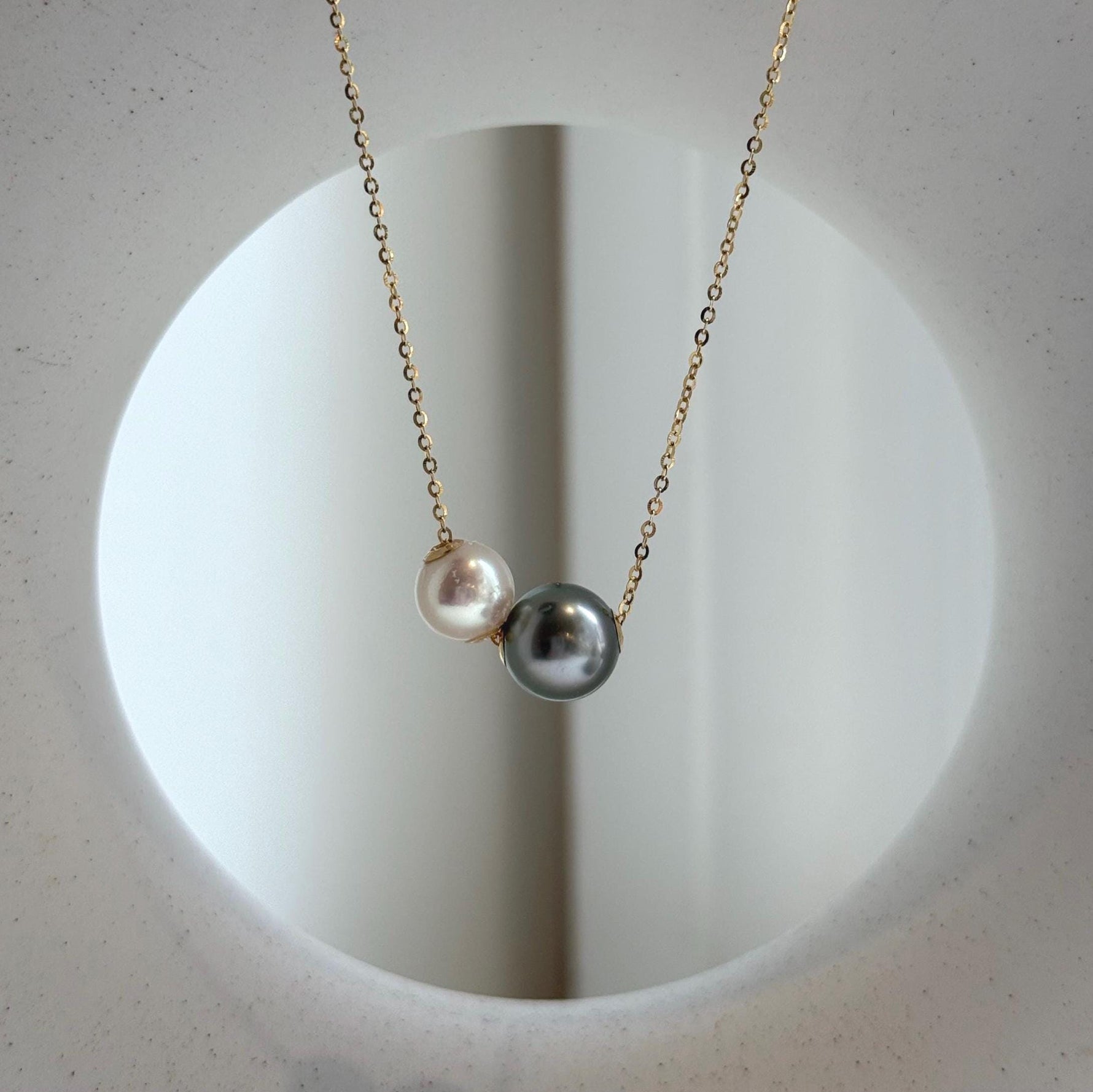 Elly’s Double Au750 18k Gold 7.7-9.2mm Akoya Tahitian Ocean Pearls Floating pendants:Extreme luster mirrored. gift for her anniversary