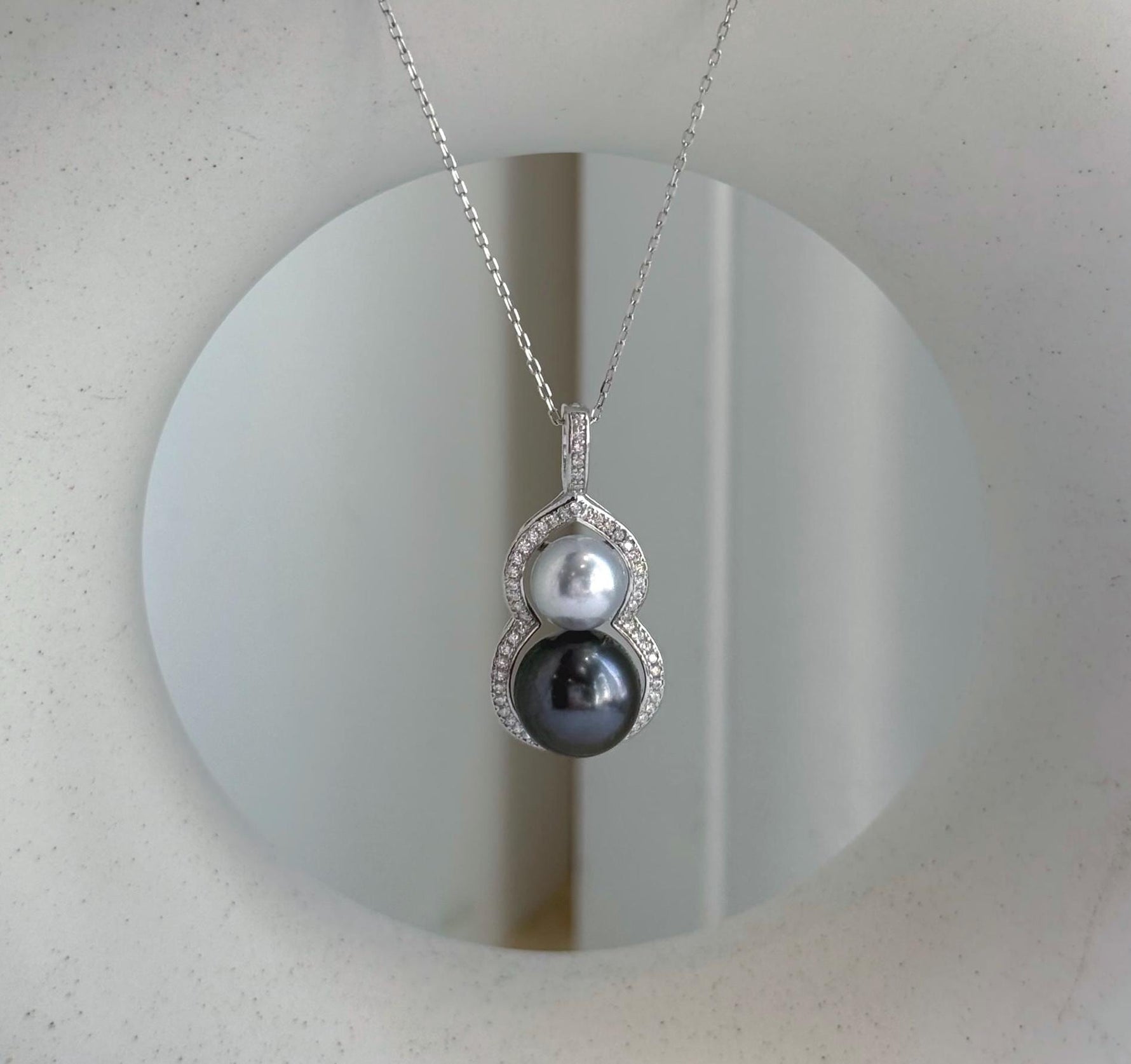 Elly’s 7.9-10.5mm Akoya Tahitian ocean pearl Pendant: Extreme luster, 3.1cm high, S925 Silver Gourd pendant Chain Set. gift for her