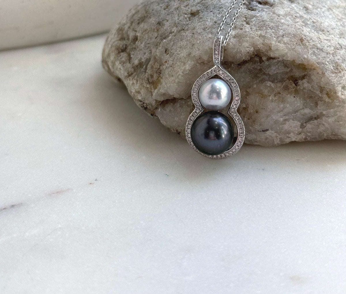 Elly’s 7.9-10.5mm Akoya Tahitian ocean pearl Pendant: Extreme luster, 3.1cm high, S925 Silver Gourd pendant Chain Set. gift for her birthday