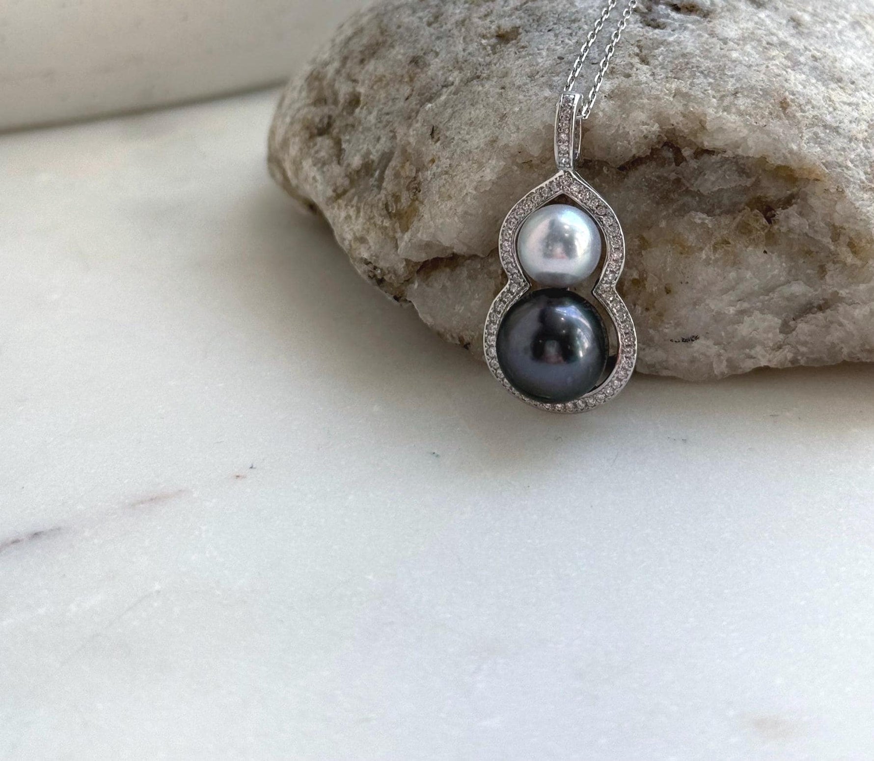 Elly’s 7.9-10.5mm Akoya Tahitian ocean pearl Pendant: Extreme luster, 3.1cm high, S925 Silver Gourd pendant Chain Set. gift for her holiday