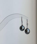 Elly’s 9.8mm Tahitian Platinum ocean Pearls Earrings Hooks: Extreme luster Mirrored, 2.5cm high, S925 silver earrings hooks.