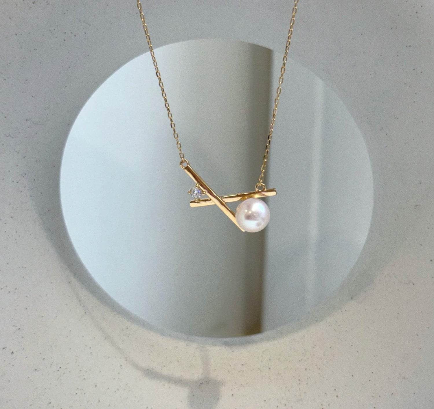 Elly’s 7.6mm Akoya off white Ocean Pearl pendant: Extreme luster mirrored, 1.2x2.2cm, S925 silver cute cool pendant chain magnetic clip set. pearl jewelry gift for her birthday