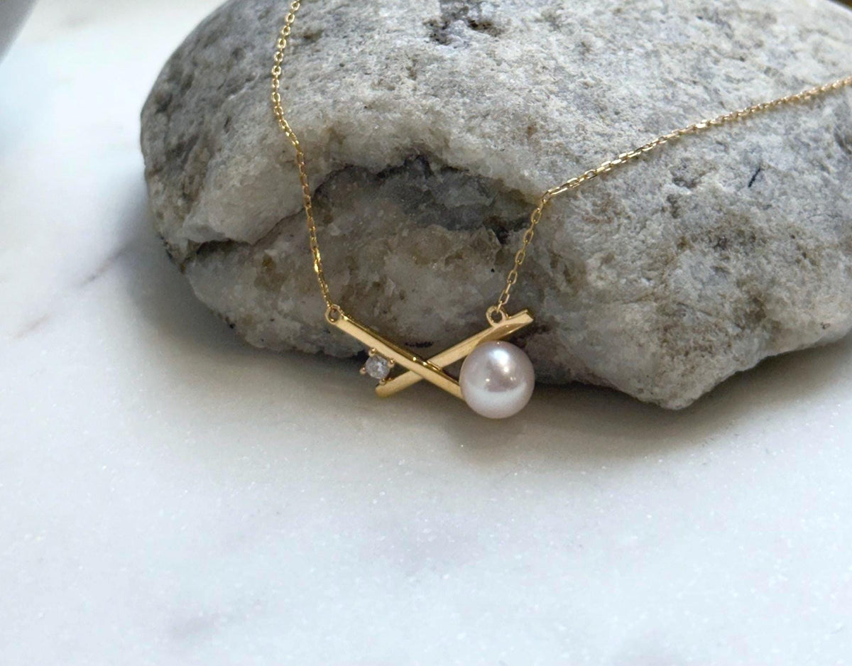 Elly’s 7.6mm Akoya off white Ocean Pearl pendant: Extreme luster mirrored, 1.2x2.2cm, S925 silver cute cool pendant chain magnetic clip set. pearl jewelry gift for her