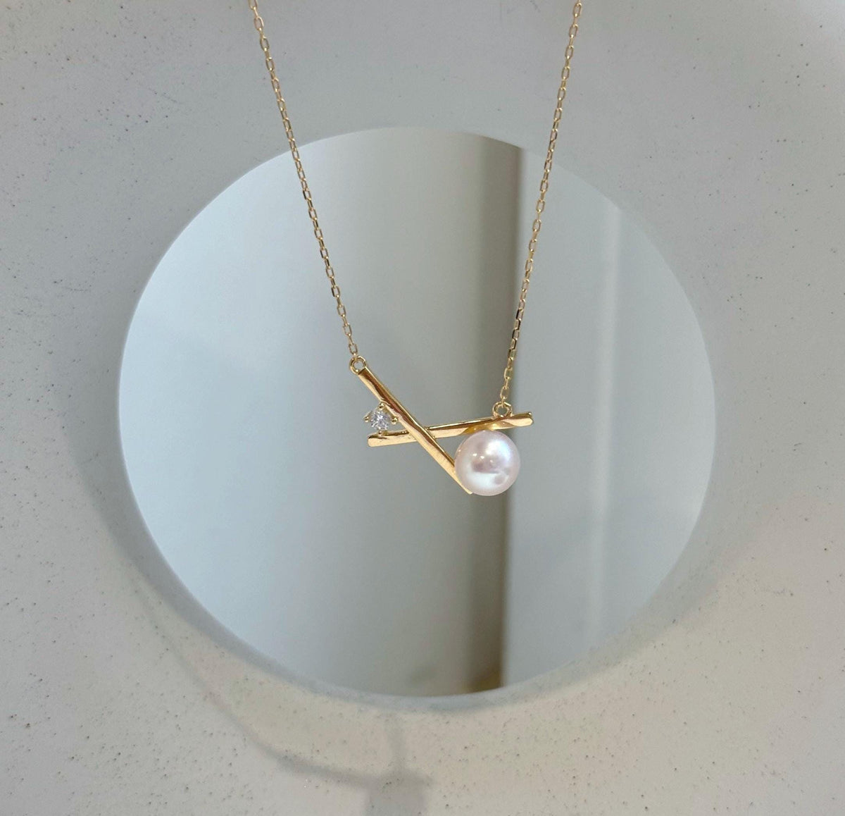 Elly’s 7.6mm Akoya off white Ocean Pearl pendant: Extreme luster mirrored, 1.2x2.2cm, S925 silver cute cool pendant chain magnetic clip set. pearl jewelry gift for her holiday