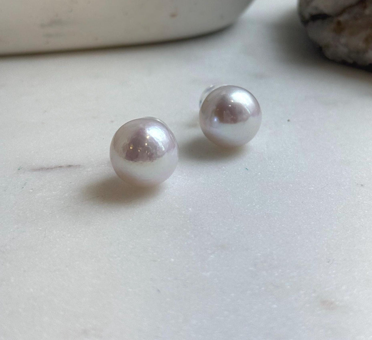Elly’s 13.7mm Large Edison white Pearls Earrings studs: Extreme luster Mirrored mirrored, S925 silver minimalist earrings.high quality white large Edison pearls earrings studs for her