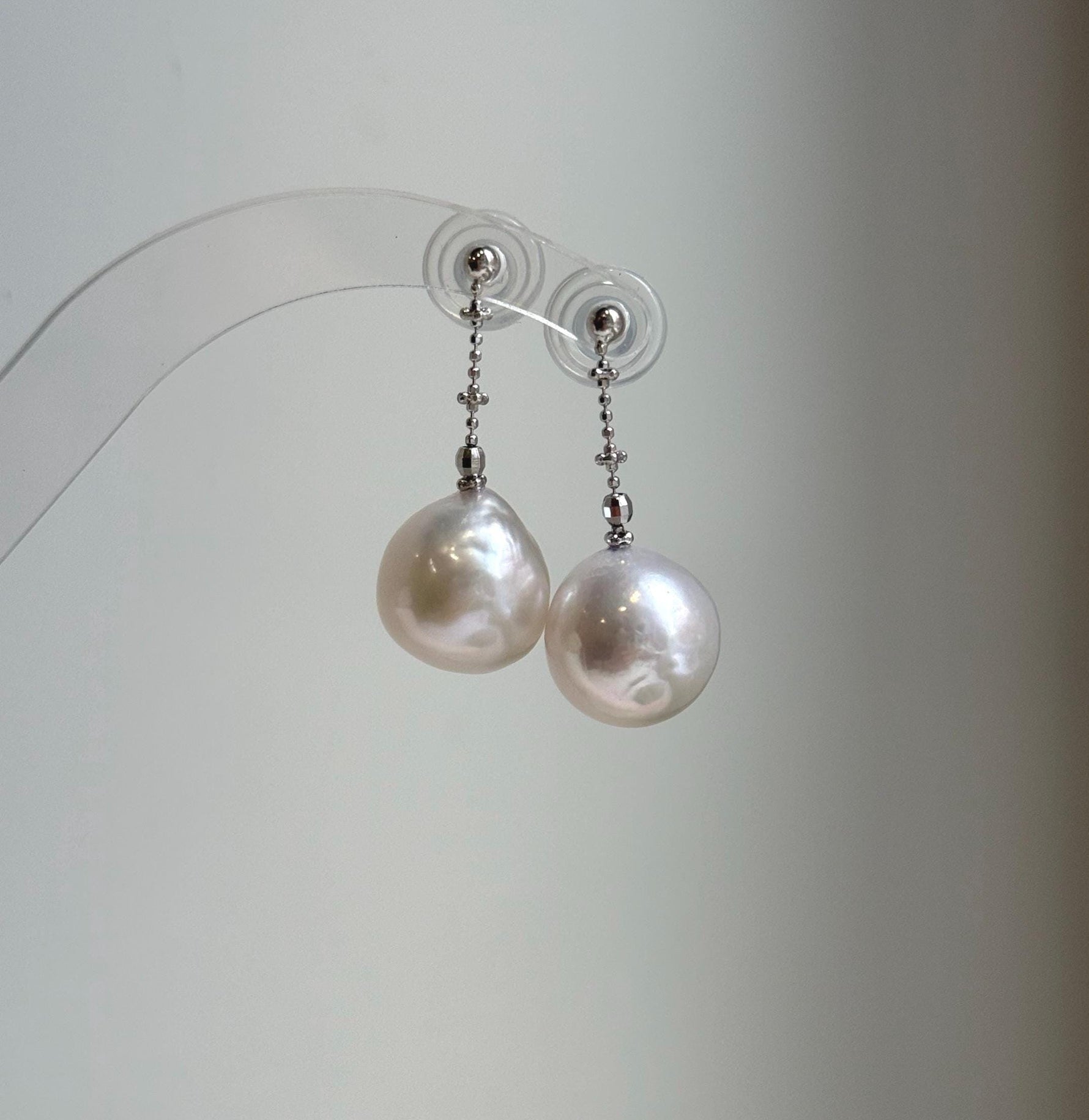 Elly’s 13.8mm Large Edison white Pearls Earrings chandeliers: Extreme luster Mirrored mirrored, 3.2cm high, S925 silver cool earrings. white pearls earrings for her