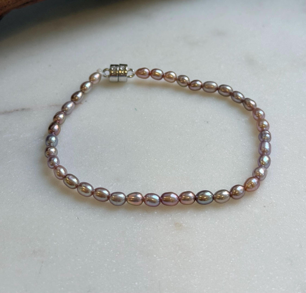 Elly’s Bracelet Lavender Rose small Pearls: Extreme luster mirrored, 3.8-4mm, S925 silver magnetic clips Bracelet.