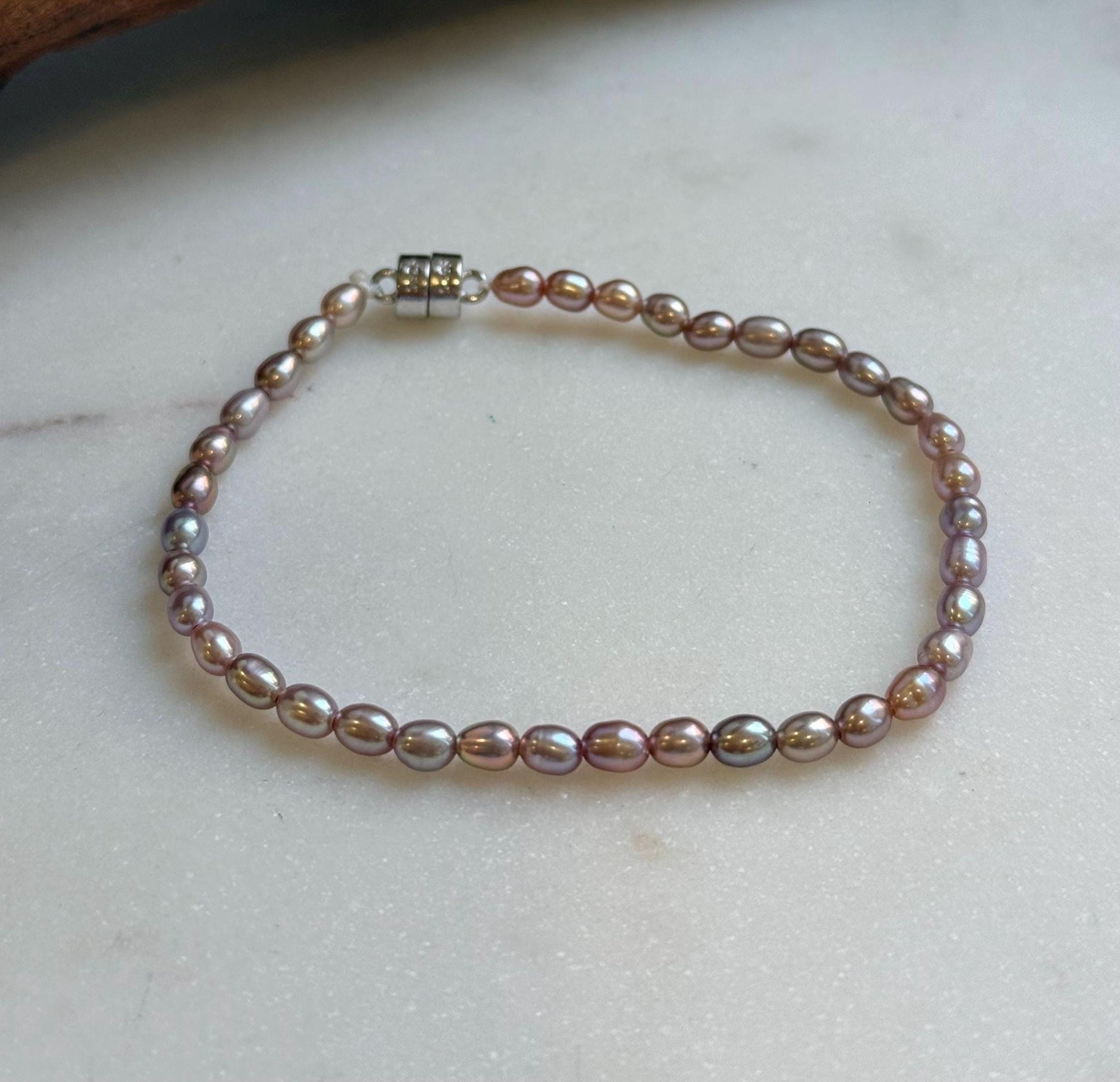 Elly’s Bracelet Lavender Rose small Pearls: Extreme luster mirrored, 3.8-4mm, S925 silver magnetic clips Bracelet.