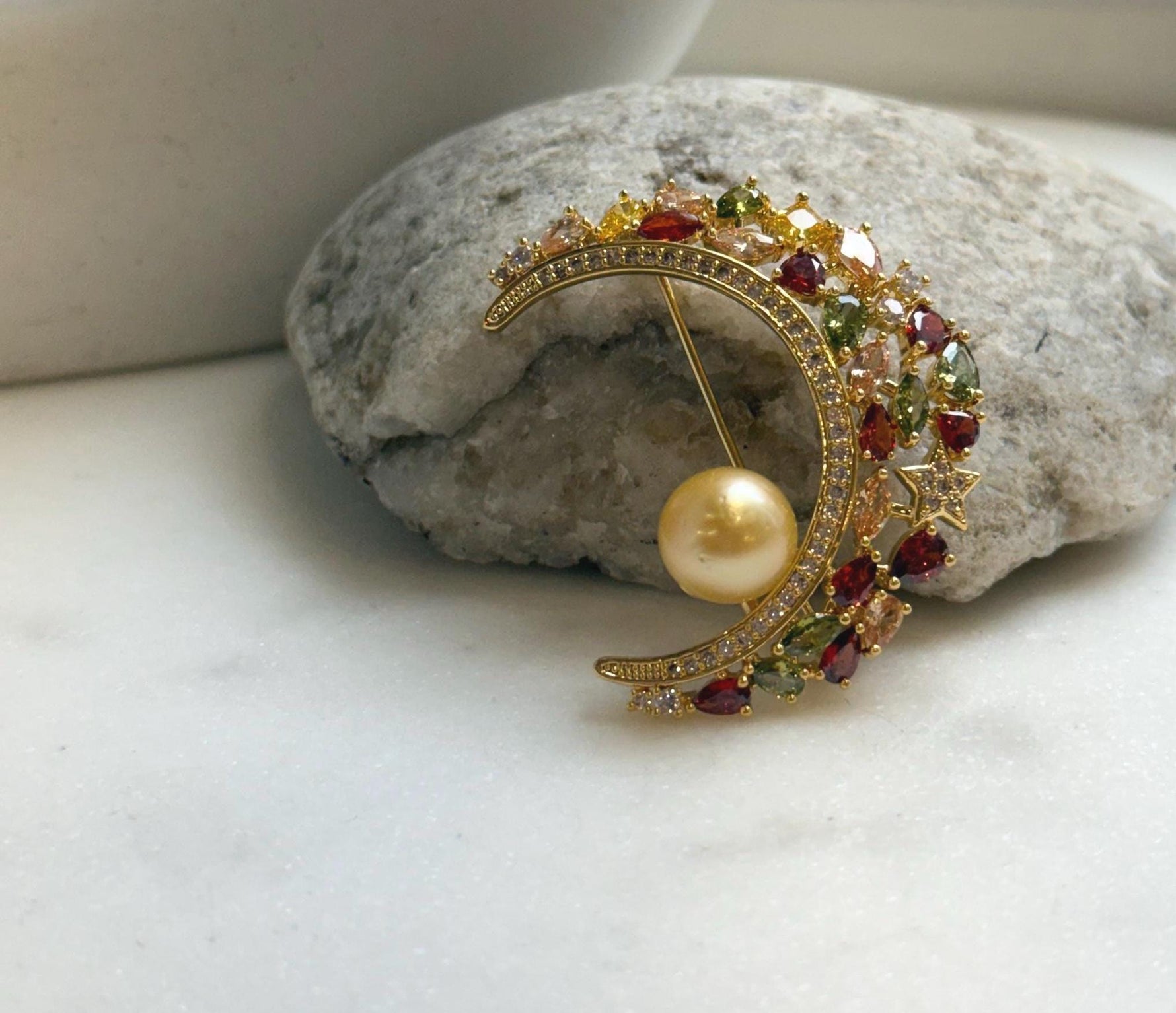 Elly’s South sea golden pearl Floral brooch pendant 2in1: Extreme luster mirrored, 11.3mm, 4x4.5cm. daily office golden pearl brooch for her