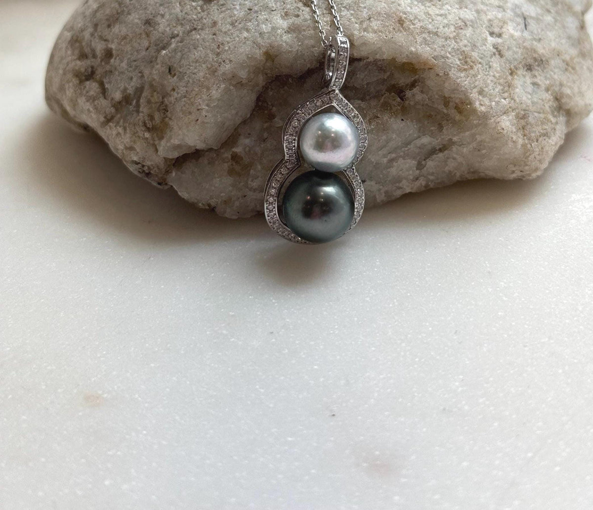 Elly’s 8.6-10.4mm Akoya Tahitian ocean pearl Pendant: Extreme luster, 3.1cm high, S925 Silver Gourd pendant Chain Set. gift for her birthday