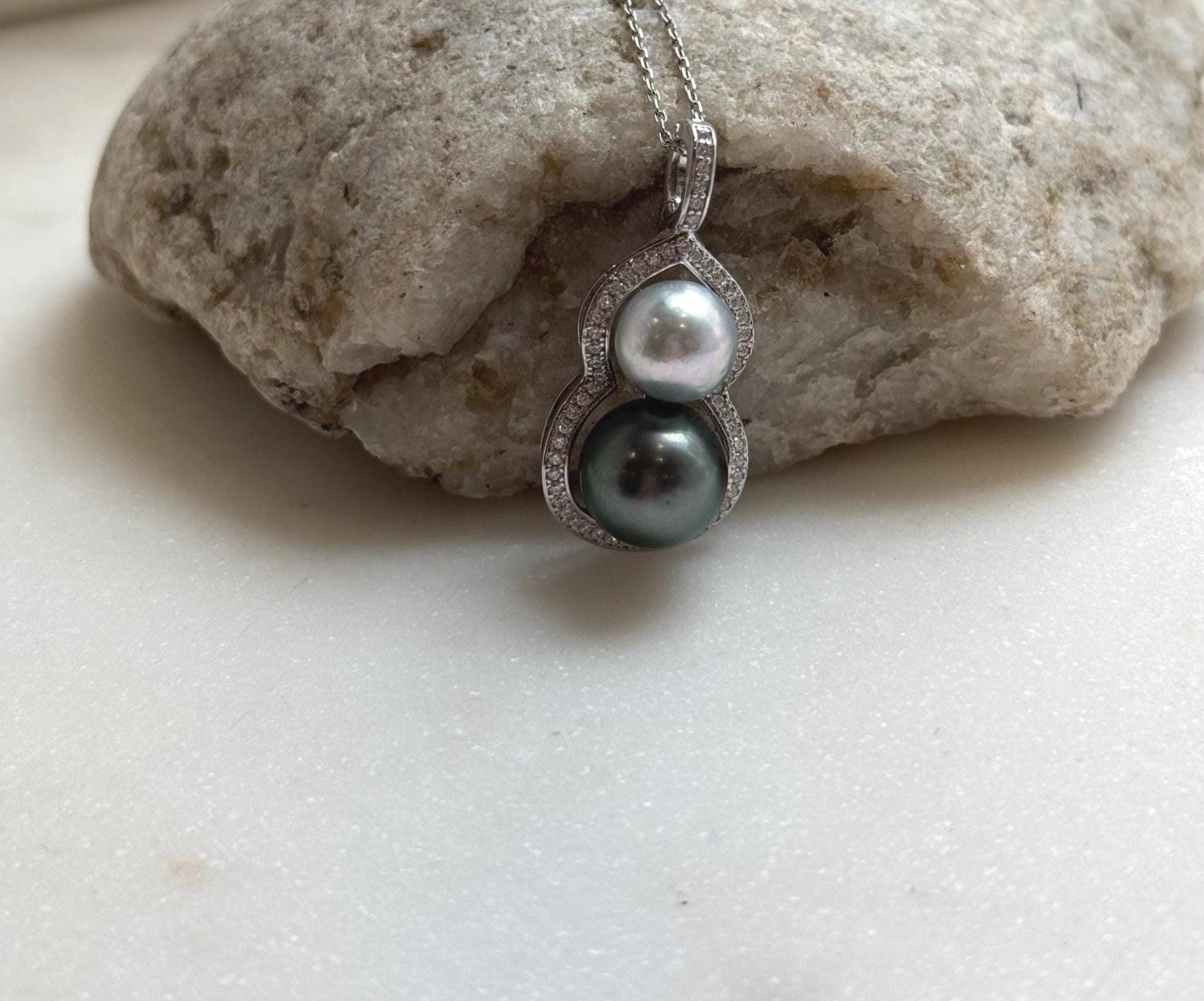 Elly’s 8.6-10.4mm Akoya Tahitian ocean pearl Pendant: Extreme luster, 3.1cm high, S925 Silver Gourd pendant Chain Set. gift for her holiday