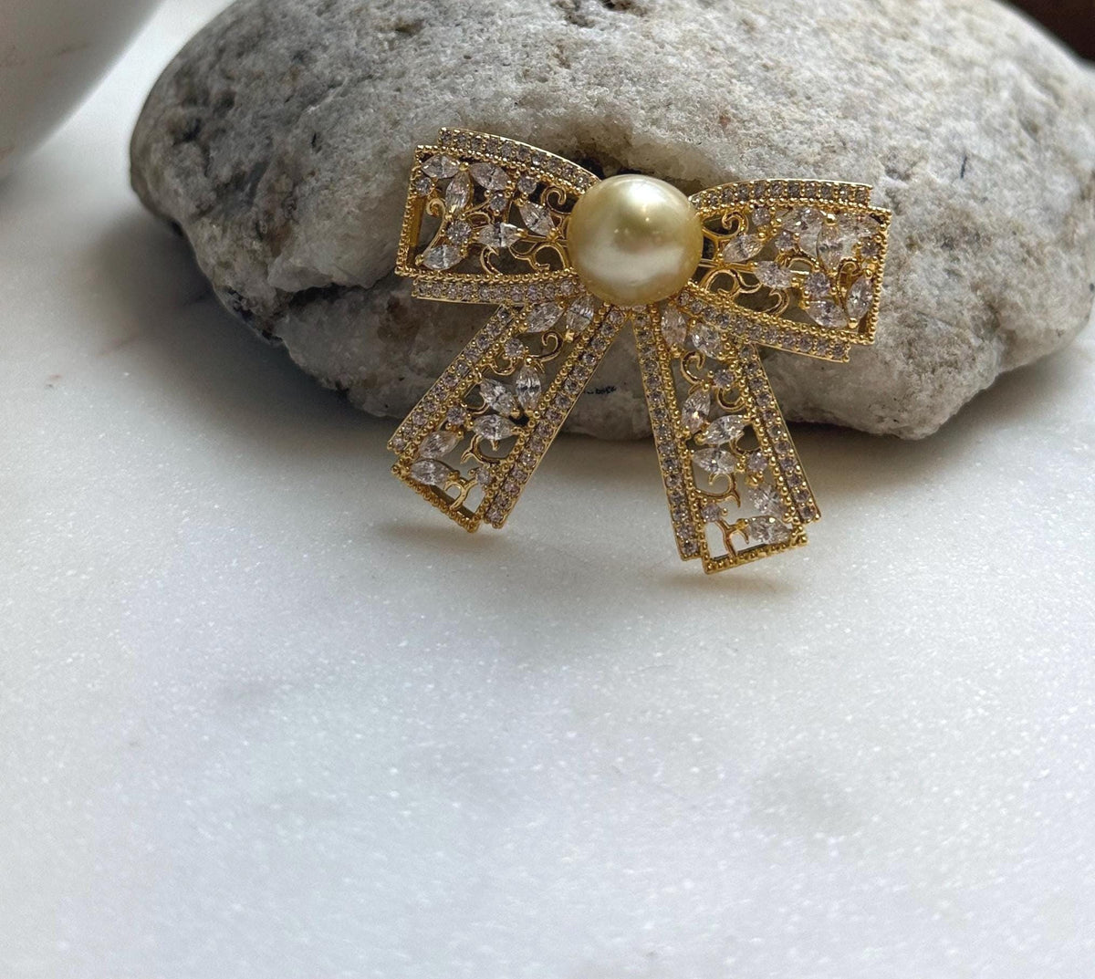 Elly’s South sea ultra gold pearl butterfly bow brooch pendant 2in1: Extreme luster mirrored, 10.5mm, 4x3.2cm. high quality elegant brooch for her